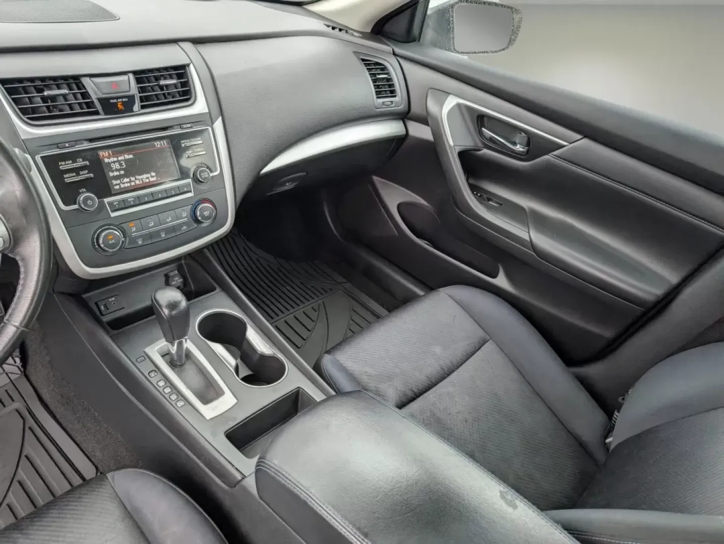 2016 /Charcoal Nissan Altima 2.5 SR (1N4AL3AP2GC) with an Other engine, located at 804 22nd Ave, Phenix City, AL, 36870, (334) 297-1860, 32.484749, -85.024475 - **Cruise in Style with the 2016 Nissan Altima 2.5 SR: Perfect for Your Daily Commute and Weekend Getaways!**<br /> <br /> Are you searching for a vehicle that effortlessly blends style, comfort, and efficiency? Look no further than this sleek 2016 Nissan Altima 2.5 SR, available now at Gils Auto in - Photo#13