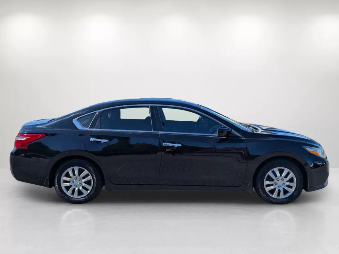 2016 /Charcoal Nissan Altima 2.5 S (1N4AL3AP3GC) with an Other engine, located at 5115 14th Ave., Columbus, GA, 31904, (706) 323-0345, 32.511494, -84.971046 - Experience a new level of driving with the 2016 Nissan Altima 2.5 S, a blend of style, reliability, and comfort-ideal for both daily commutes and weekend getaways. Whether you're a growing family navigating the bustling streets of Phenix City or a budget-conscious buyer searching for low down paymen - Photo#3