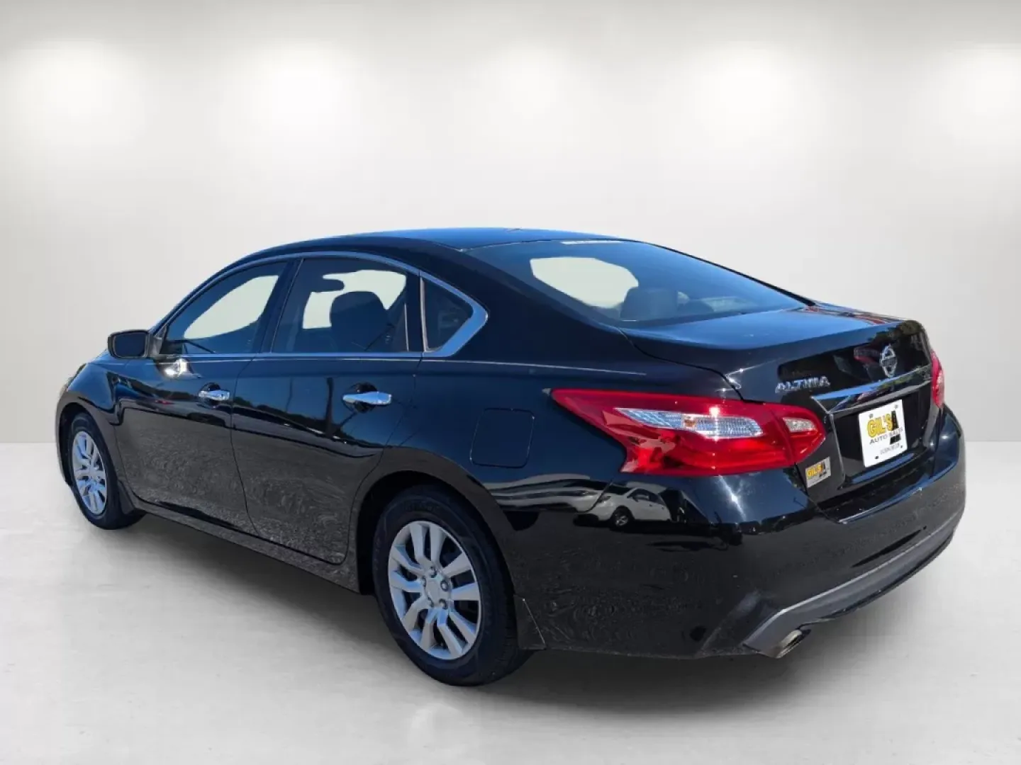2016 /Charcoal Nissan Altima 2.5 S (1N4AL3AP3GC) with an Other engine, located at 5115 14th Ave., Columbus, GA, 31904, (706) 323-0345, 32.511494, -84.971046 - Experience a new level of driving with the 2016 Nissan Altima 2.5 S, a blend of style, reliability, and comfort-ideal for both daily commutes and weekend getaways. Whether you're a growing family navigating the bustling streets of Phenix City or a budget-conscious buyer searching for low down paymen - Photo#6