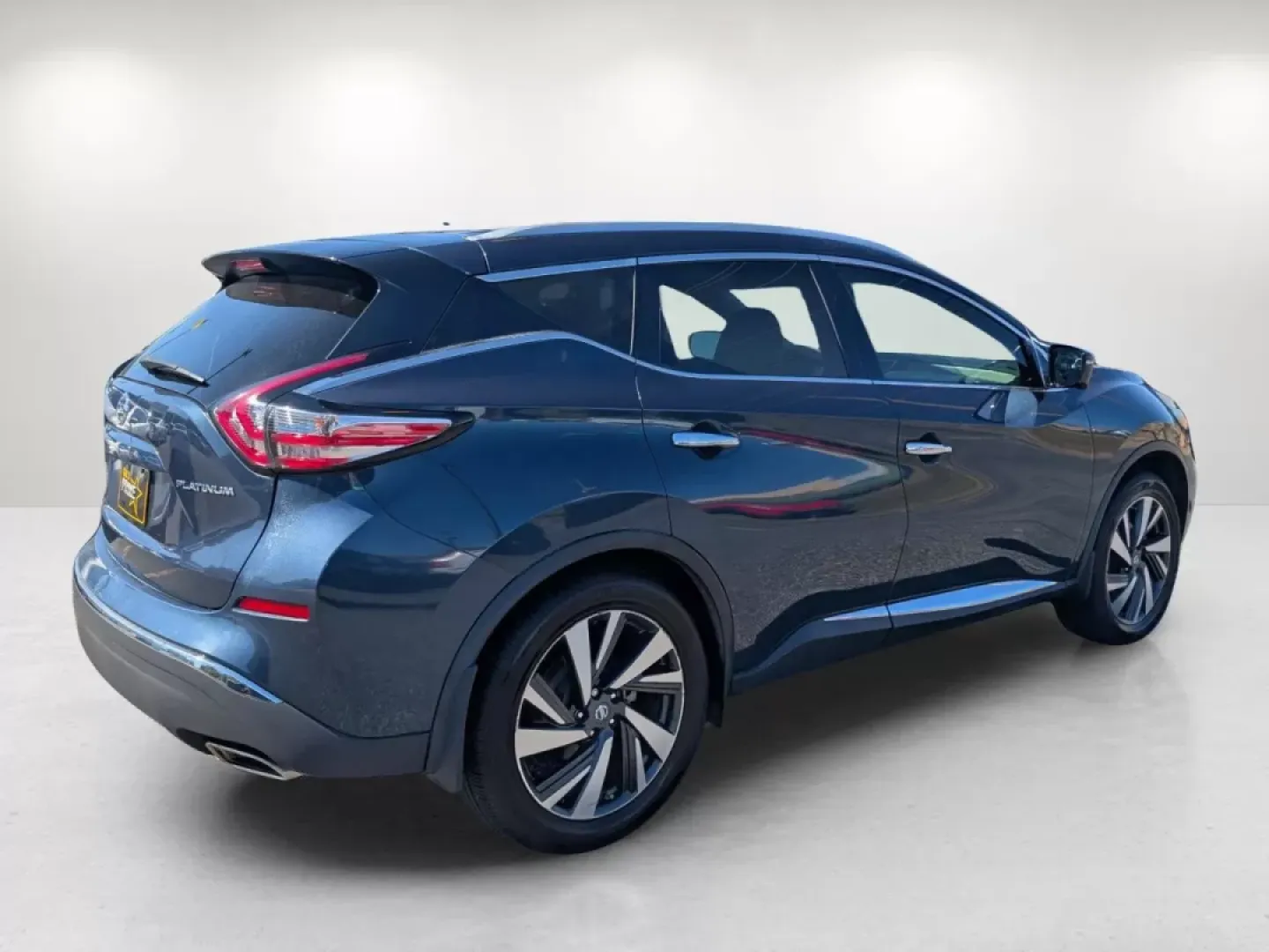 2016 /Beige Nissan Murano Platinum (5N1AZ2MG4GN) with an Other engine, located at 3959 U.S. 80 W, Phenix City, AL, 36870, (334) 297-4885, 32.469296, -85.135185 - Elevate your driving experience with the 2016 Nissan Murano Platinum, now available at Gils Auto in Phenix City, AL. Imagine cruising down the scenic U.S. 80 W, your family comfortably settled in the spacious interior of this stylish SUV, complete with luxurious beige leather-appointed seats and a p - Photo#4