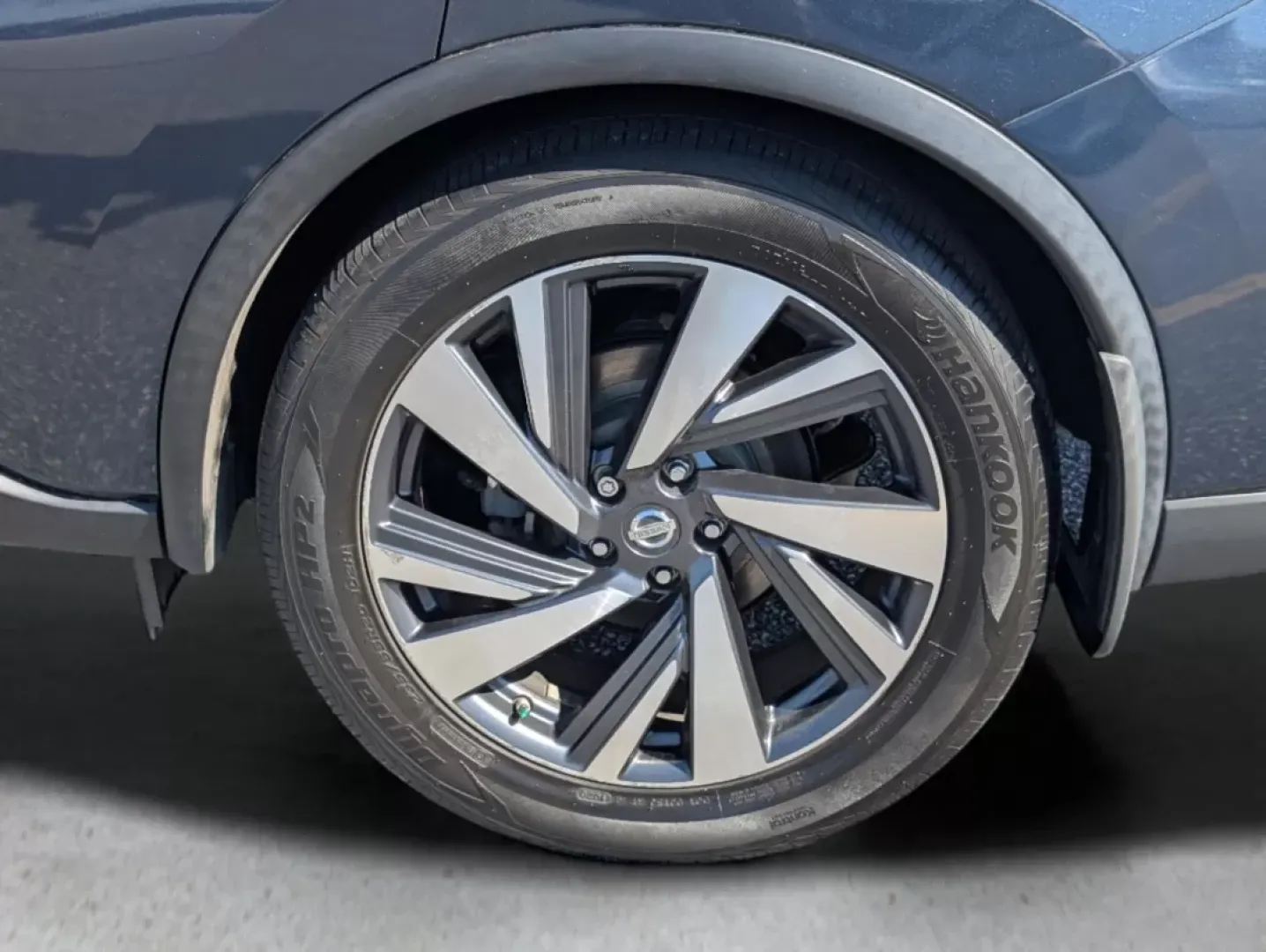 2016 /Beige Nissan Murano Platinum (5N1AZ2MG4GN) with an Other engine, located at 3959 U.S. 80 W, Phenix City, AL, 36870, (334) 297-4885, 32.469296, -85.135185 - Elevate your driving experience with the 2016 Nissan Murano Platinum, now available at Gils Auto in Phenix City, AL. Imagine cruising down the scenic U.S. 80 W, your family comfortably settled in the spacious interior of this stylish SUV, complete with luxurious beige leather-appointed seats and a p - Photo#8