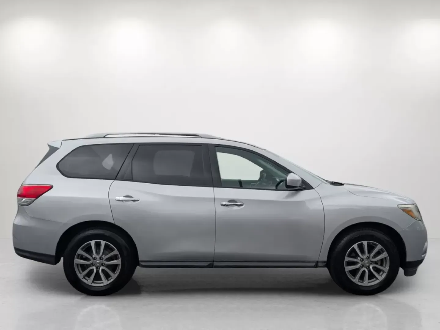 2016 Nissan Pathfinder S (5N1AR2MN0GC) with an Other engine, located at 5115 14th Ave., Columbus, GA, 31904, (706) 323-0345, 32.511494, -84.971046 - **Discover an Adventure with the 2016 Nissan Pathfinder S The Ideal Family SUV!**<br /> <br /> Are you searching for a reliable and spacious SUV that can seamlessly accommodate your family's lifestyle? Look no further than the 2016 Nissan Pathfinder S, now available at Gils Auto in Phenix City, AL. - Photo#3