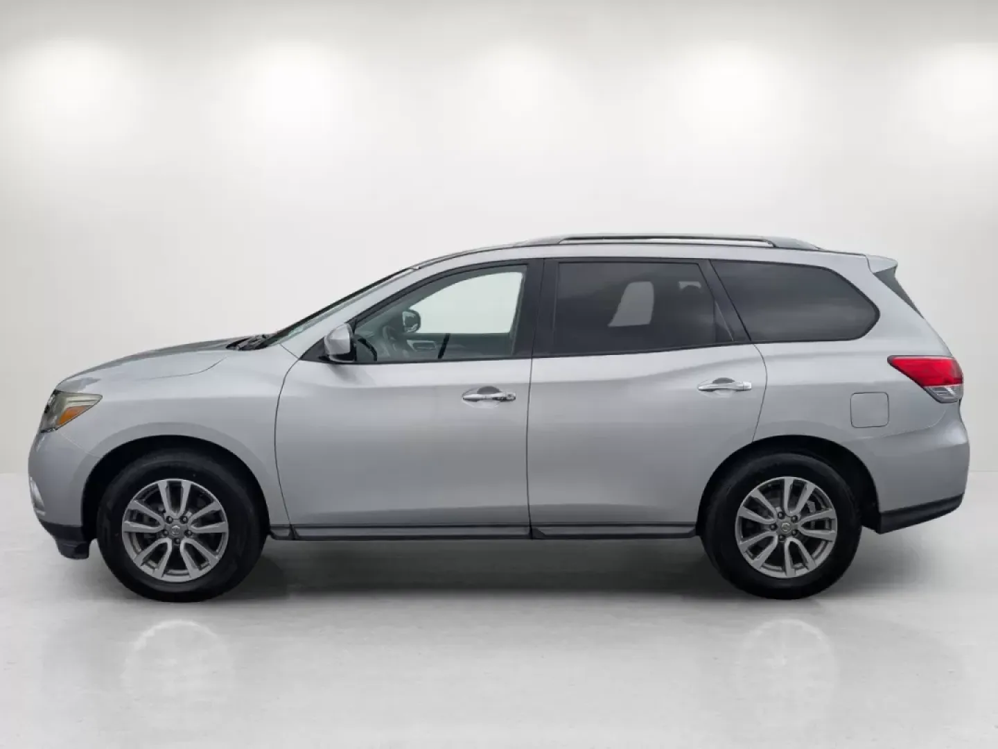 2016 Nissan Pathfinder S (5N1AR2MN0GC) with an Other engine, located at 5115 14th Ave., Columbus, GA, 31904, (706) 323-0345, 32.511494, -84.971046 - **Discover an Adventure with the 2016 Nissan Pathfinder S The Ideal Family SUV!**<br /> <br /> Are you searching for a reliable and spacious SUV that can seamlessly accommodate your family's lifestyle? Look no further than the 2016 Nissan Pathfinder S, now available at Gils Auto in Phenix City, AL. - Photo#7