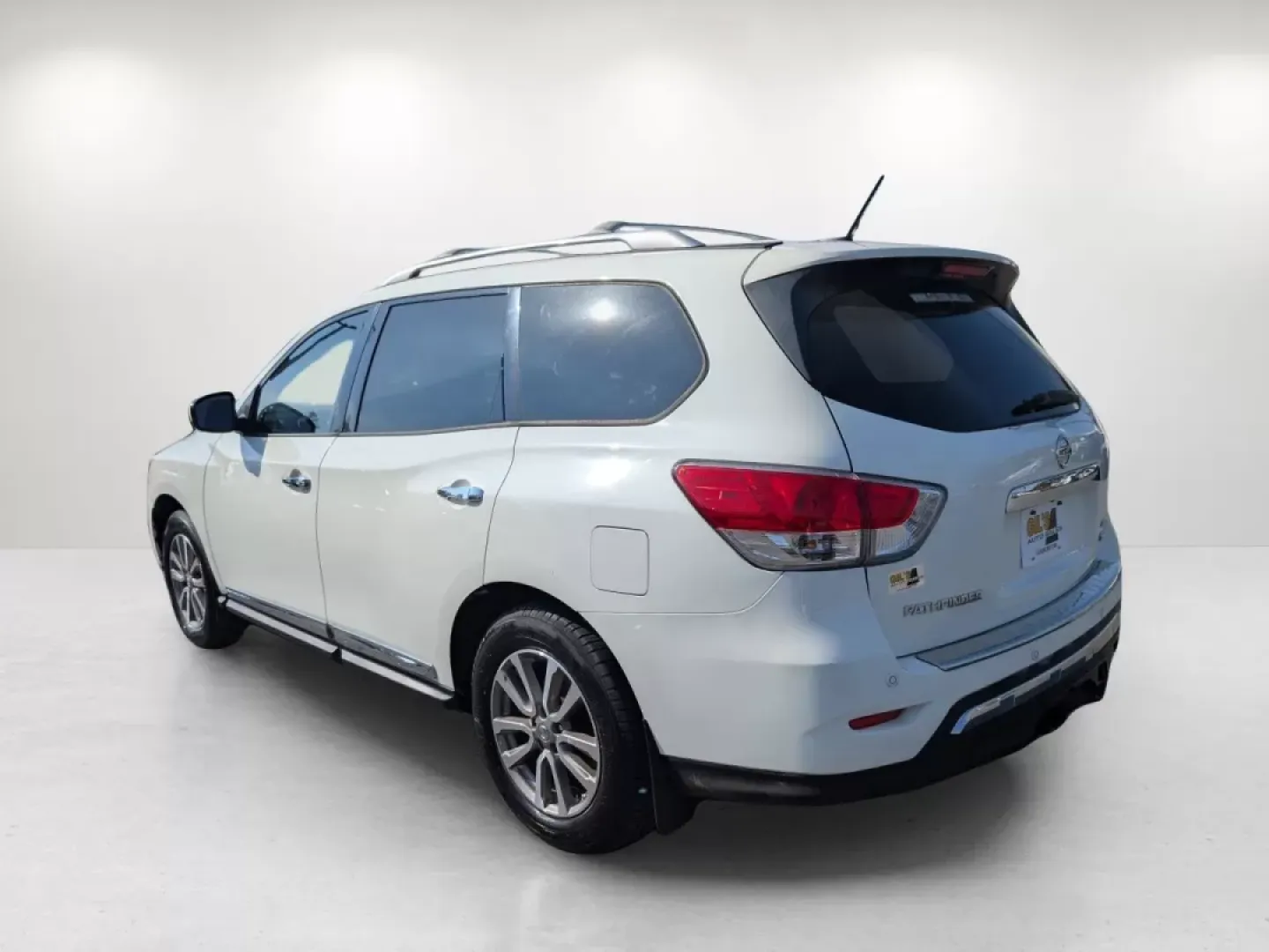 2016 /Charcoal Nissan Pathfinder SL (5N1AR2MM5GC) with an Other engine, located at 3959 U.S. 80 W, Phenix City, AL, 36870, (334) 297-4885, 32.469296, -85.135185 - Discover the perfect vehicle for your next family adventure with the 2016 Nissan Pathfinder SL, now available at Gils Auto in Phenix City, AL. Designed for growing families and weekend explorers alike, this SUV offers spacious comfort, advanced technology, and reliable performance, making it an idea - Photo#7