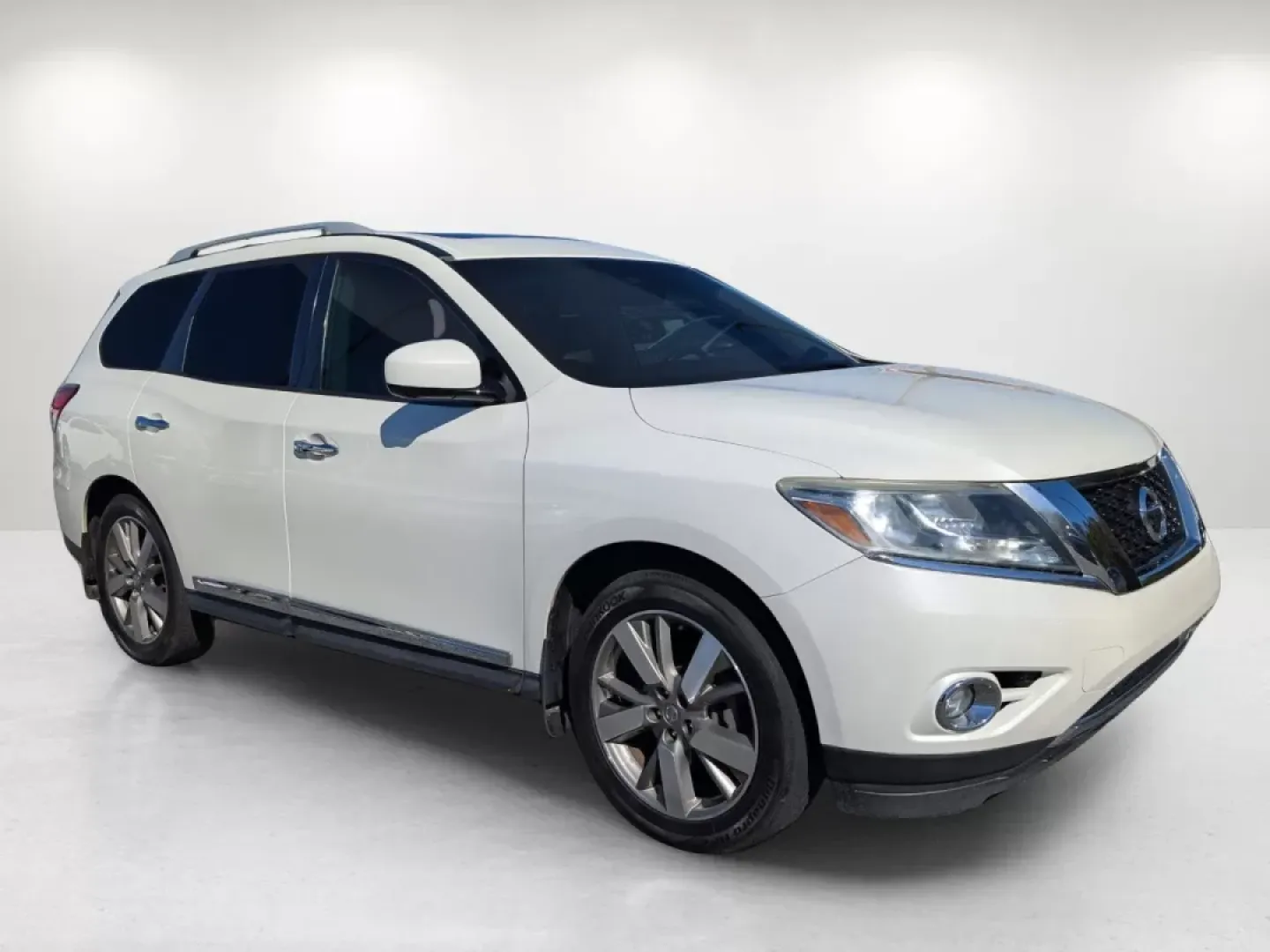 2016 /Charcoal Nissan Pathfinder Platinum (5N1AR2MN8GC) with an Other engine, located at 7000 Northlake Connector, Columbus, GA, 31904, (706) 987-8085, 32.524975, -84.978134 - **Explore the Open Road in Style and Comfort with the 2016 Nissan Pathfinder Platinum at Gils Auto in Phenix City, AL!**<br /> <br /> Are you seeking a versatile and reliable SUV that can keep up with your family's dynamic lifestyle? Whether you're taking the kids to soccer practice, heading out for - Photo#2