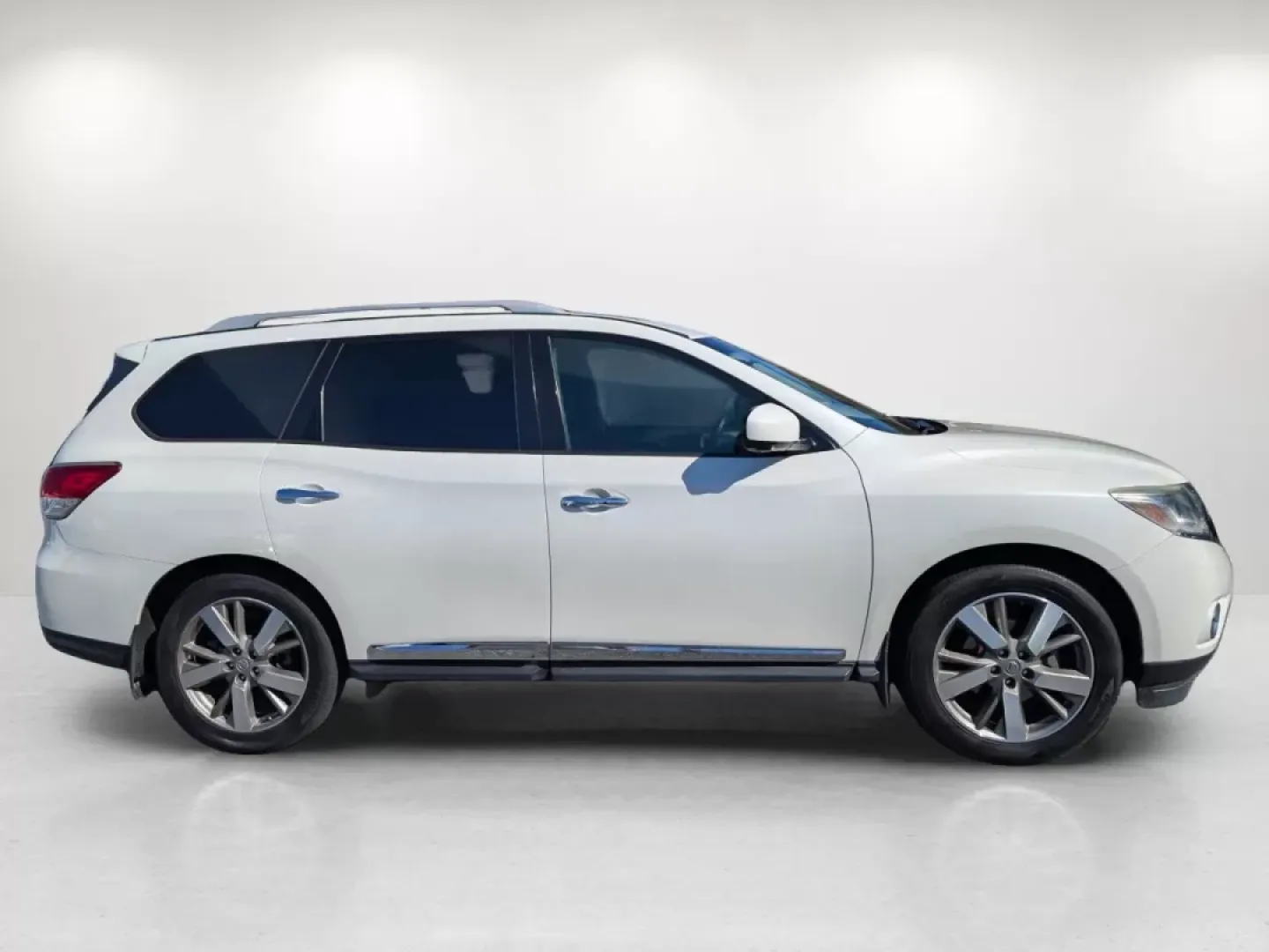 2016 /Charcoal Nissan Pathfinder Platinum (5N1AR2MN8GC) with an Other engine, located at 7000 Northlake Connector, Columbus, GA, 31904, (706) 987-8085, 32.524975, -84.978134 - **Explore the Open Road in Style and Comfort with the 2016 Nissan Pathfinder Platinum at Gils Auto in Phenix City, AL!**<br /> <br /> Are you seeking a versatile and reliable SUV that can keep up with your family's dynamic lifestyle? Whether you're taking the kids to soccer practice, heading out for - Photo#3