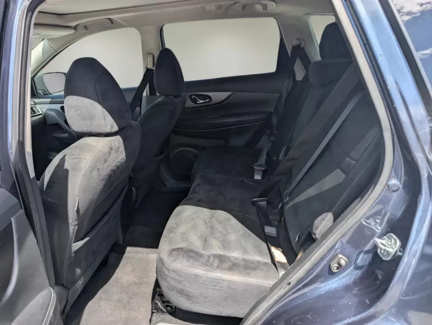2016 /Charcoal Nissan Rogue SV (5N1AT2MV4GC) with an Regular Unleaded I-4 2.5 L/152 engine, 1-Speed CVT w/OD transmission, located at 1430 Gateway Drive, Opelika, AL, 36801, (334) 239-0944, 32.637871, -85.409790 - 2016 Nissan Rogue SV - Photo#10