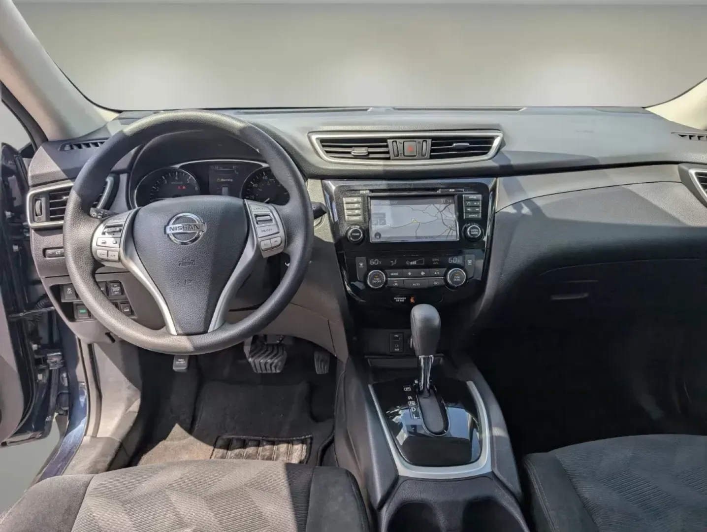 2016 /Charcoal Nissan Rogue SV (5N1AT2MV4GC) with an Regular Unleaded I-4 2.5 L/152 engine, 1-Speed CVT w/OD transmission, located at 1430 Gateway Drive, Opelika, AL, 36801, (334) 239-0944, 32.637871, -85.409790 - 2016 Nissan Rogue SV - Photo#11