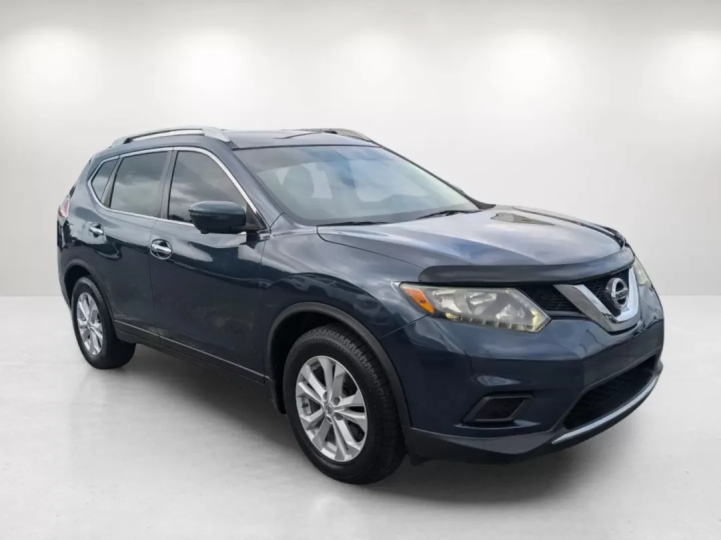 2016 /Charcoal Nissan Rogue SV (5N1AT2MT7GC) with an Other engine, located at 804 22nd Ave, Phenix City, AL, 36870, (334) 297-1860, 32.484749, -85.024475 - Discover the perfect blend of style, comfort, and functionality with this stunning 2016 Nissan Rogue SV, available now at Gils Auto in Phenix City, AL. Whether you're navigating busy city streets or embarking on a weekend adventure, this spacious SUV is designed to fit your lifestyle seamlessly. Wit - Photo#2