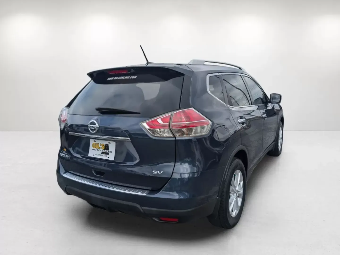 2016 /Charcoal Nissan Rogue SV (5N1AT2MT7GC) with an Other engine, located at 804 22nd Ave, Phenix City, AL, 36870, (334) 297-1860, 32.484749, -85.024475 - Discover the perfect blend of style, comfort, and functionality with this stunning 2016 Nissan Rogue SV, available now at Gils Auto in Phenix City, AL. Whether you're navigating busy city streets or embarking on a weekend adventure, this spacious SUV is designed to fit your lifestyle seamlessly. Wit - Photo#4