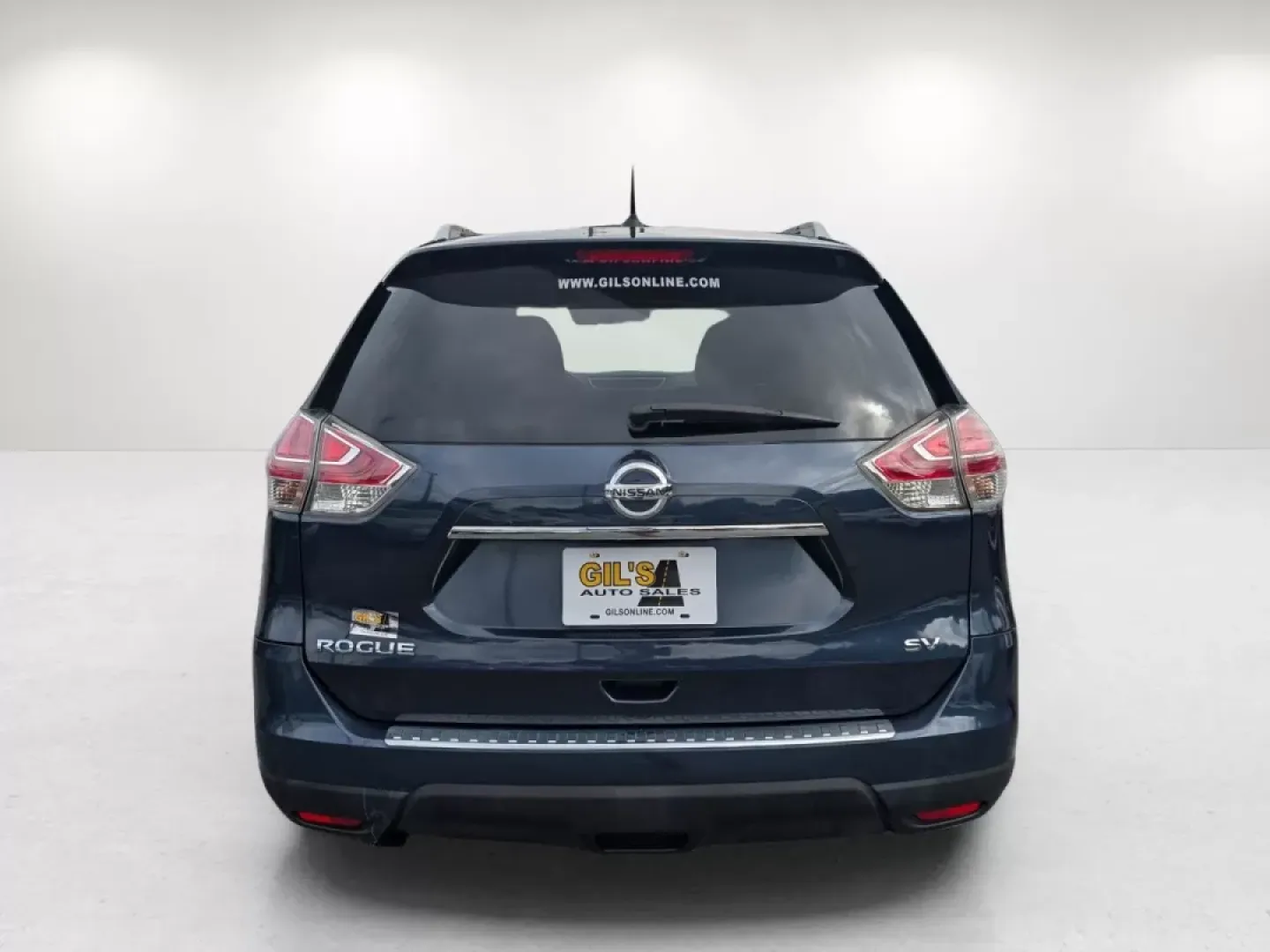 2016 /Charcoal Nissan Rogue SV (5N1AT2MT7GC) with an Other engine, located at 804 22nd Ave, Phenix City, AL, 36870, (334) 297-1860, 32.484749, -85.024475 - Discover the perfect blend of style, comfort, and functionality with this stunning 2016 Nissan Rogue SV, available now at Gils Auto in Phenix City, AL. Whether you're navigating busy city streets or embarking on a weekend adventure, this spacious SUV is designed to fit your lifestyle seamlessly. Wit - Photo#5