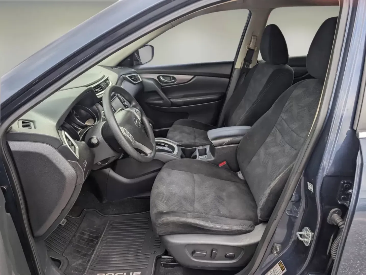 2016 /Charcoal Nissan Rogue SV (5N1AT2MT7GC) with an Other engine, located at 804 22nd Ave, Phenix City, AL, 36870, (334) 297-1860, 32.484749, -85.024475 - Discover the perfect blend of style, comfort, and functionality with this stunning 2016 Nissan Rogue SV, available now at Gils Auto in Phenix City, AL. Whether you're navigating busy city streets or embarking on a weekend adventure, this spacious SUV is designed to fit your lifestyle seamlessly. Wit - Photo#9