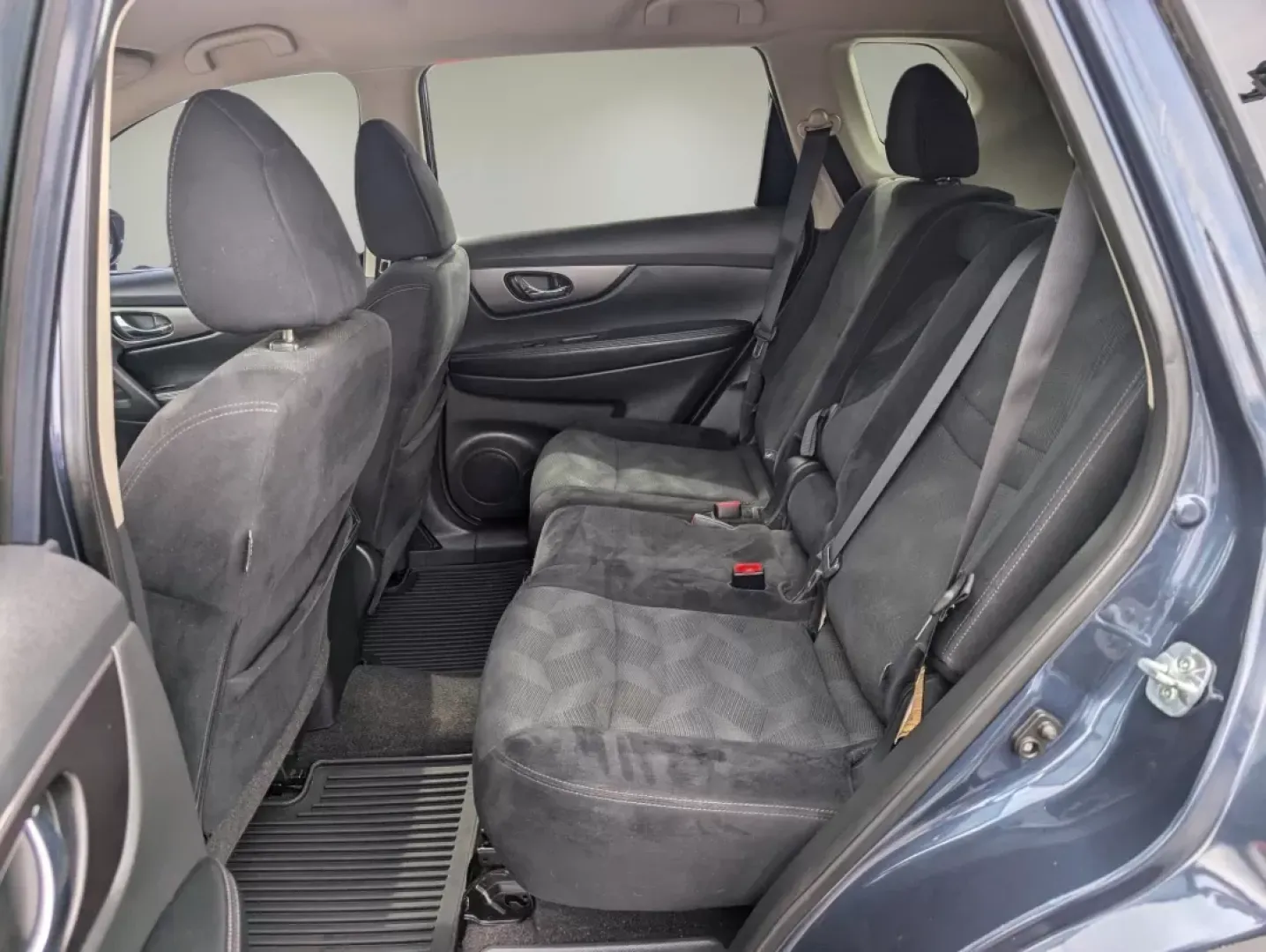 2016 /Charcoal Nissan Rogue SV (5N1AT2MT7GC) with an Other engine, located at 804 22nd Ave, Phenix City, AL, 36870, (334) 297-1860, 32.484749, -85.024475 - Discover the perfect blend of style, comfort, and functionality with this stunning 2016 Nissan Rogue SV, available now at Gils Auto in Phenix City, AL. Whether you're navigating busy city streets or embarking on a weekend adventure, this spacious SUV is designed to fit your lifestyle seamlessly. Wit - Photo#10