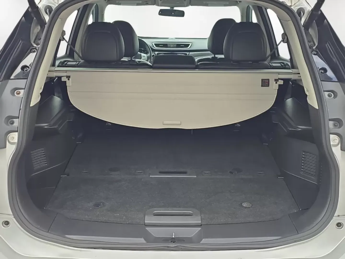 2016 /Charcoal Nissan Rogue SL (5N1AT2MT3GC) with an Other engine, located at 521 Old Farm Lane Rd, Prattville, AL, 36066, (334) 325-1505, 32.482460, -86.416367 - **Explore Adventure with the 2016 Nissan Rogue SL at Gils Auto - Your Family-Friendly Buy Here Pay Here Dealership!**<br /> <br /> Are you searching for the perfect SUV that fits seamlessly into your adventurous lifestyle? Look no further! The 2016 Nissan Rogue SL combines practicality and comfort, - Photo#8