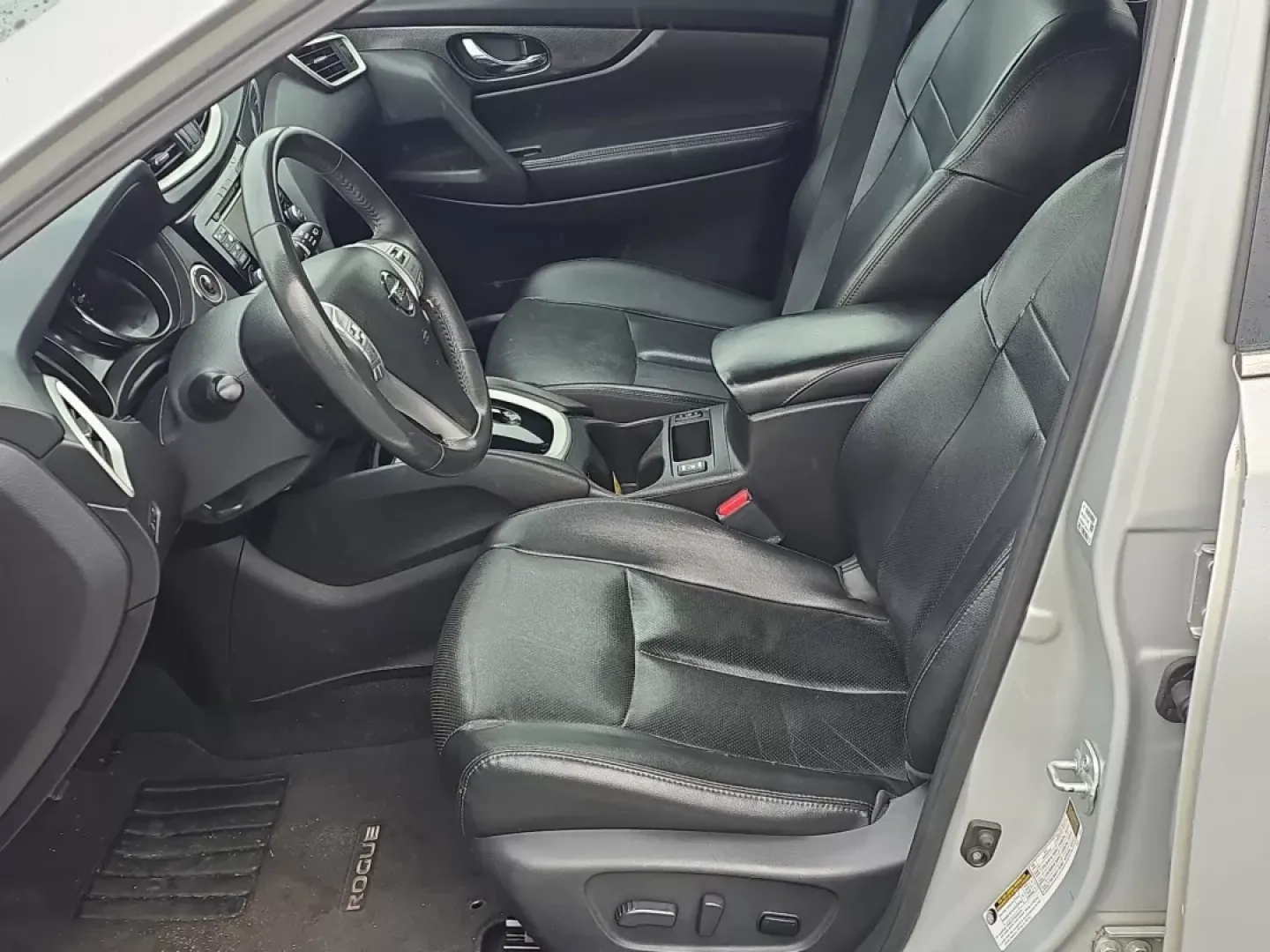 2016 /Charcoal Nissan Rogue SL (5N1AT2MT3GC) with an Other engine, located at 521 Old Farm Lane Rd, Prattville, AL, 36066, (334) 325-1505, 32.482460, -86.416367 - **Explore Adventure with the 2016 Nissan Rogue SL at Gils Auto - Your Family-Friendly Buy Here Pay Here Dealership!**<br /> <br /> Are you searching for the perfect SUV that fits seamlessly into your adventurous lifestyle? Look no further! The 2016 Nissan Rogue SL combines practicality and comfort, - Photo#13