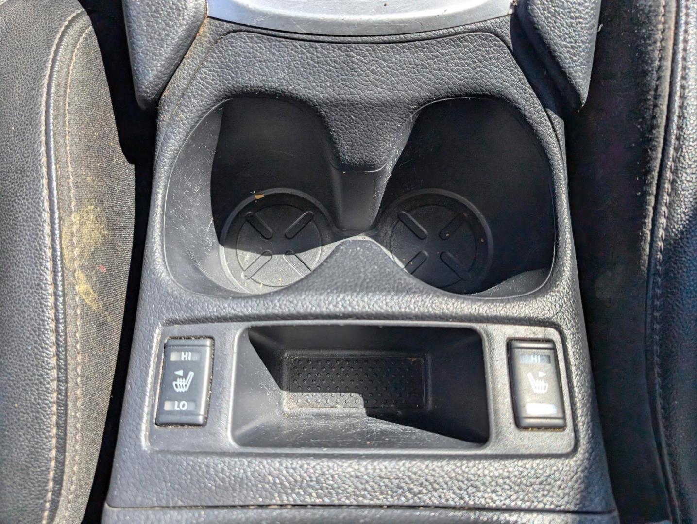 2016 /Charcoal Nissan Rogue SL (KNMAT2MT0GP) with an Regular Unleaded I-4 2.5 L/152 engine, 1-Speed CVT w/OD transmission, located at 1430 Gateway Drive, Opelika, AL, 36801, (334) 239-0944, 32.637871, -85.409790 - 2016 Nissan Rogue SL - Photo#10