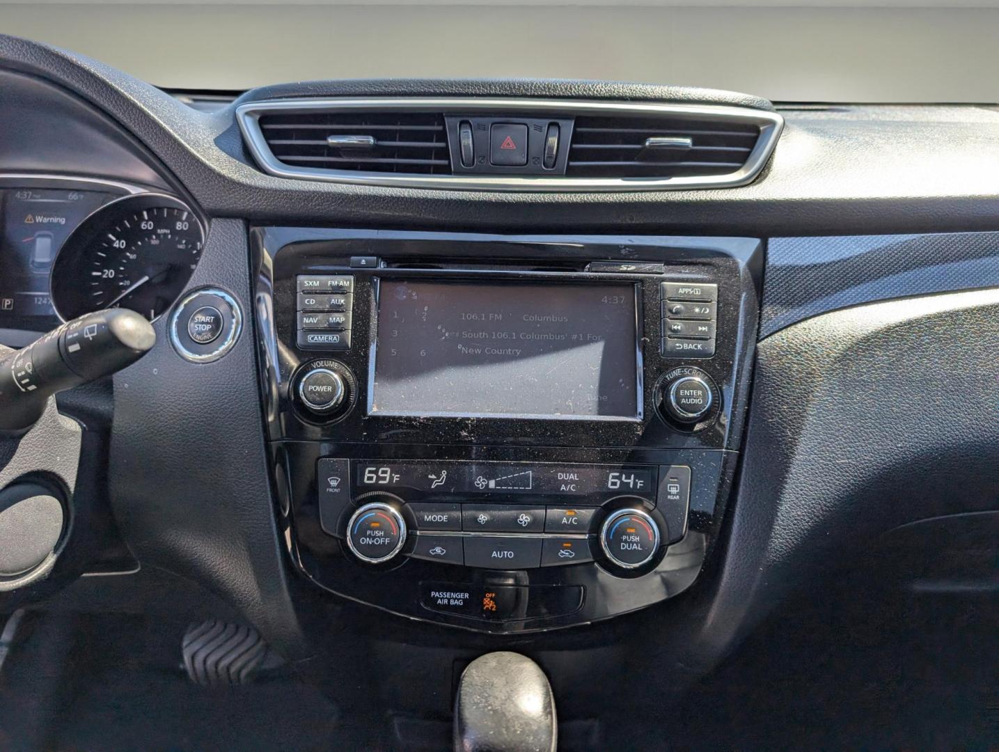 2016 /Charcoal Nissan Rogue SL (KNMAT2MT0GP) with an Regular Unleaded I-4 2.5 L/152 engine, 1-Speed CVT w/OD transmission, located at 1430 Gateway Drive, Opelika, AL, 36801, (334) 239-0944, 32.637871, -85.409790 - 2016 Nissan Rogue SL - Photo#12