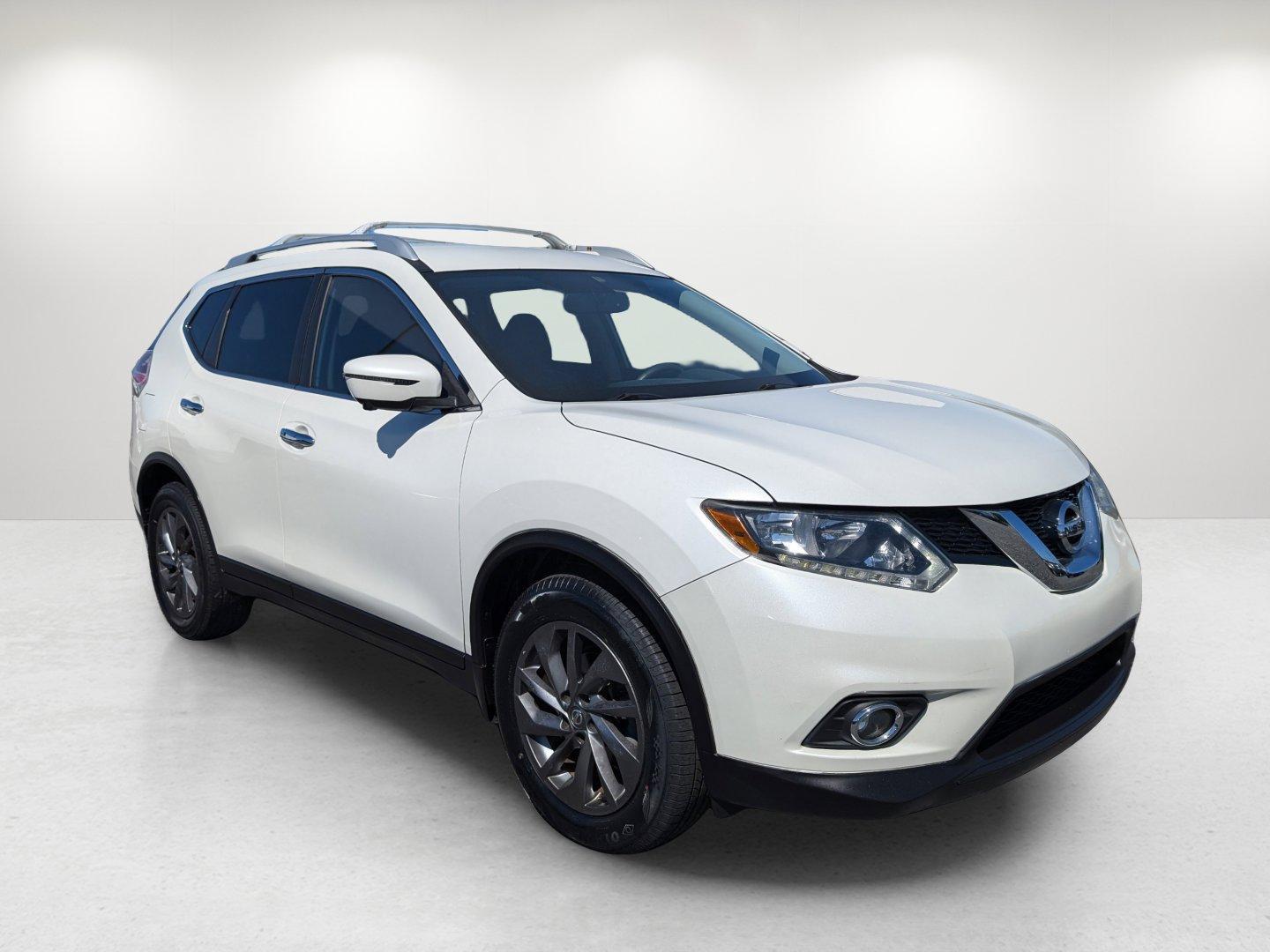 2016 /Charcoal Nissan Rogue SL (KNMAT2MT0GP) with an Regular Unleaded I-4 2.5 L/152 engine, 1-Speed CVT w/OD transmission, located at 1430 Gateway Drive, Opelika, AL, 36801, (334) 239-0944, 32.637871, -85.409790 - 2016 Nissan Rogue SL - Photo#2
