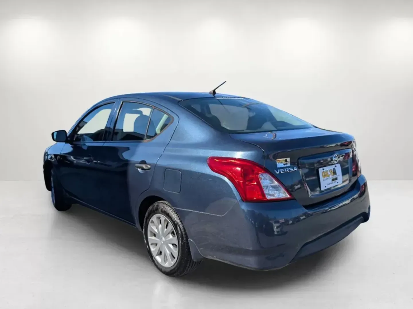 2016 /Charcoal Nissan Versa S (3N1CN7AP7GL) with an Regular Unleaded I-4 1.6 L/98 engine, 5-Speed Manual w/OD transmission, located at 7000 Northlake Connector, Columbus, GA, 31904, (706) 987-8085, 32.524975, -84.978134 - 2016 Nissan Versa S - Photo#6