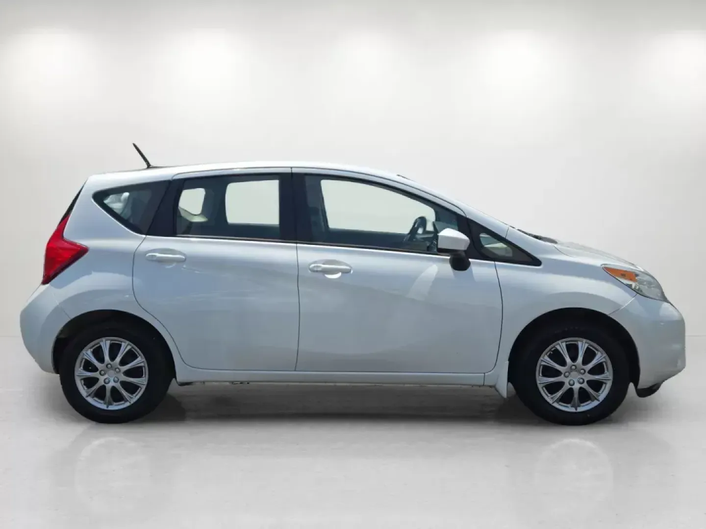2016 /Charcoal Nissan Versa Note SV (3N1CE2CP5GL) with an Other engine, located at 7000 Northlake Connector, Columbus, GA, 31904, (706) 987-8085, 32.524975, -84.978134 - ### Discover Your Perfect Commuter Companion: 2016 Nissan Versa Note SV<br /> <br /> Are you in the market for a reliable and affordable vehicle that seamlessly fits into your busy lifestyle? Look no further than Gils Auto - Columbus #2! Located at 7000 Northlake Connector in Columbus, GA, our Buy H - Photo#3
