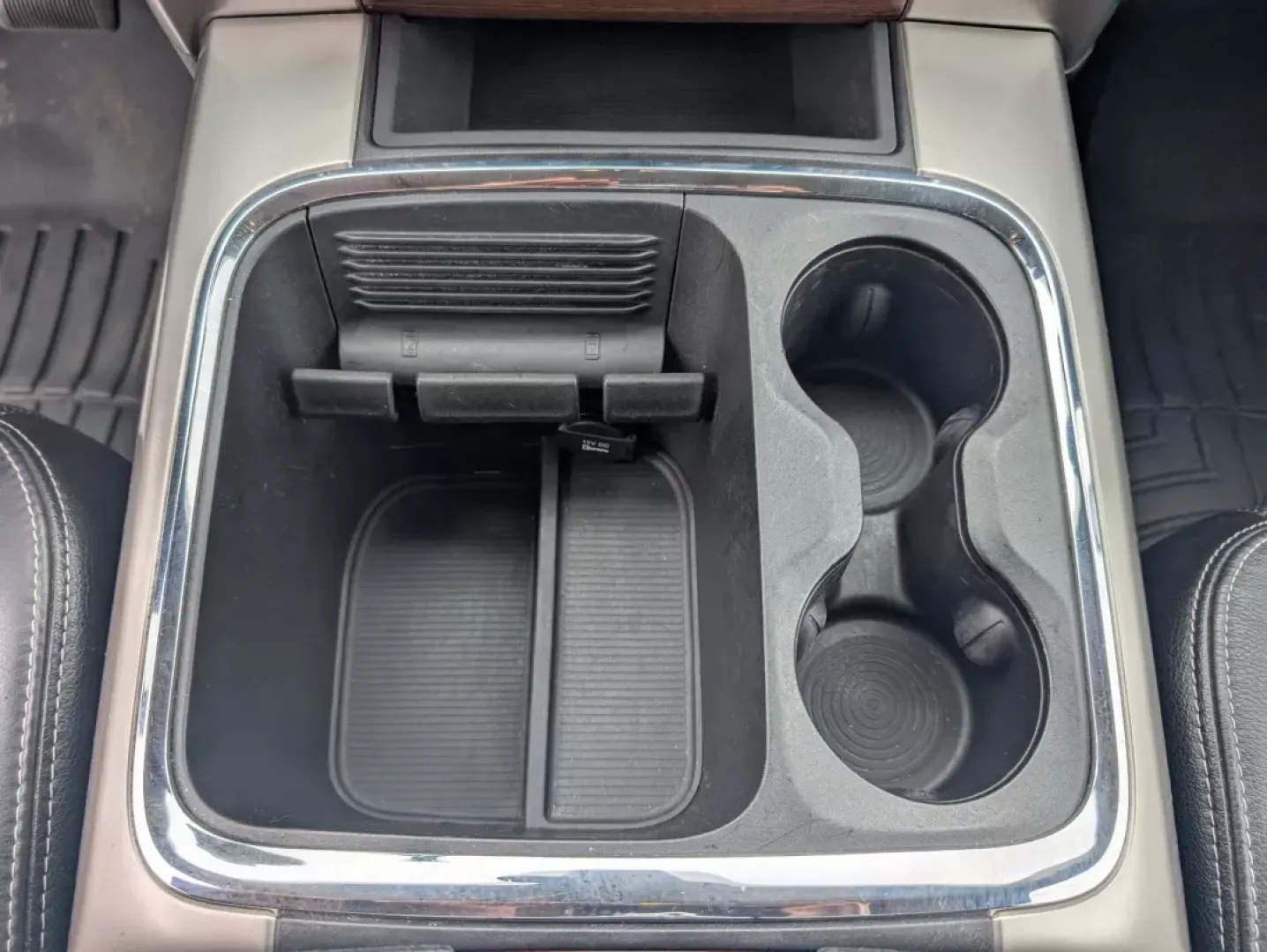 2016 /Black Ram 2500 Laramie (3C6UR5FL7GG) with an Other engine, located at 804 22nd Ave, Phenix City, AL, 36870, (334) 297-1860, 32.484749, -85.024475 - **Discover Your Next Adventure with the 2016 Ram 2500 Laramie Crew Cab Pickup at Gils Auto, Phenix City!**<br /> <br /> Are you ready to tackle both your workweek and weekend adventures with unmatched confidence? The 2016 Ram 2500 Laramie is your perfect companion for fulfilling all your hauling nee - Photo#9