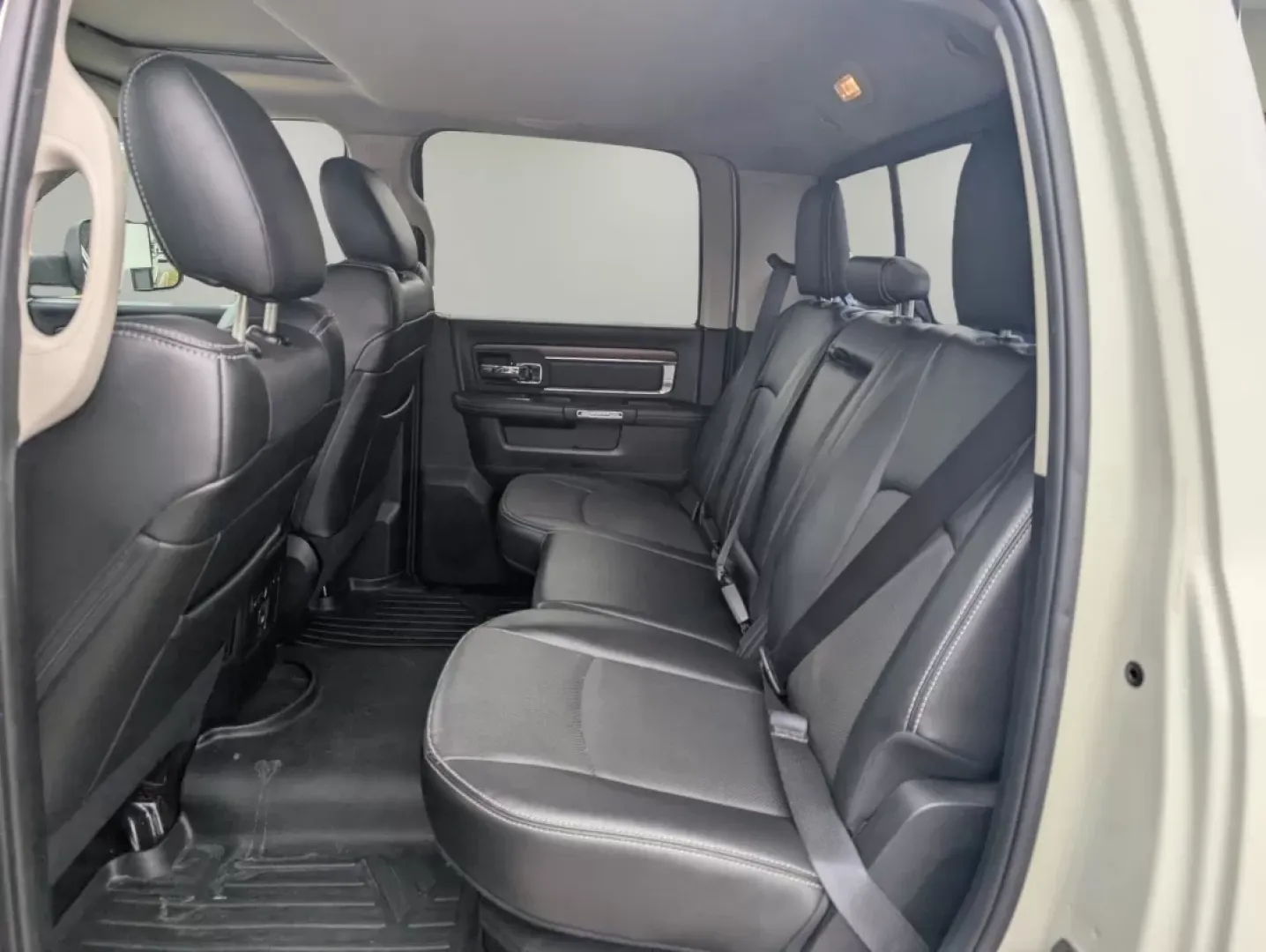 2016 /Black Ram 2500 Laramie (3C6UR5FL7GG) with an Other engine, located at 804 22nd Ave, Phenix City, AL, 36870, (334) 297-1860, 32.484749, -85.024475 - **Discover Your Next Adventure with the 2016 Ram 2500 Laramie Crew Cab Pickup at Gils Auto, Phenix City!**<br /> <br /> Are you ready to tackle both your workweek and weekend adventures with unmatched confidence? The 2016 Ram 2500 Laramie is your perfect companion for fulfilling all your hauling nee - Photo#13