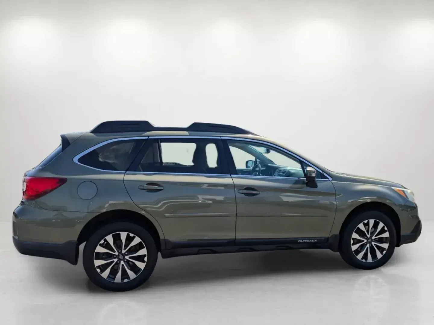 2016 /Warm Ivory Subaru Outback 2.5i Limited (4S4BSBNC2G3) with an Regular Unleaded H-4 2.5 L/152 engine, 6-Speed CVT w/OD transmission, located at 1430 Gateway Drive, Opelika, AL, 36801, (334) 239-0944, 32.637871, -85.409790 - 2016 Subaru Outback 2.5i Limited - Photo#4
