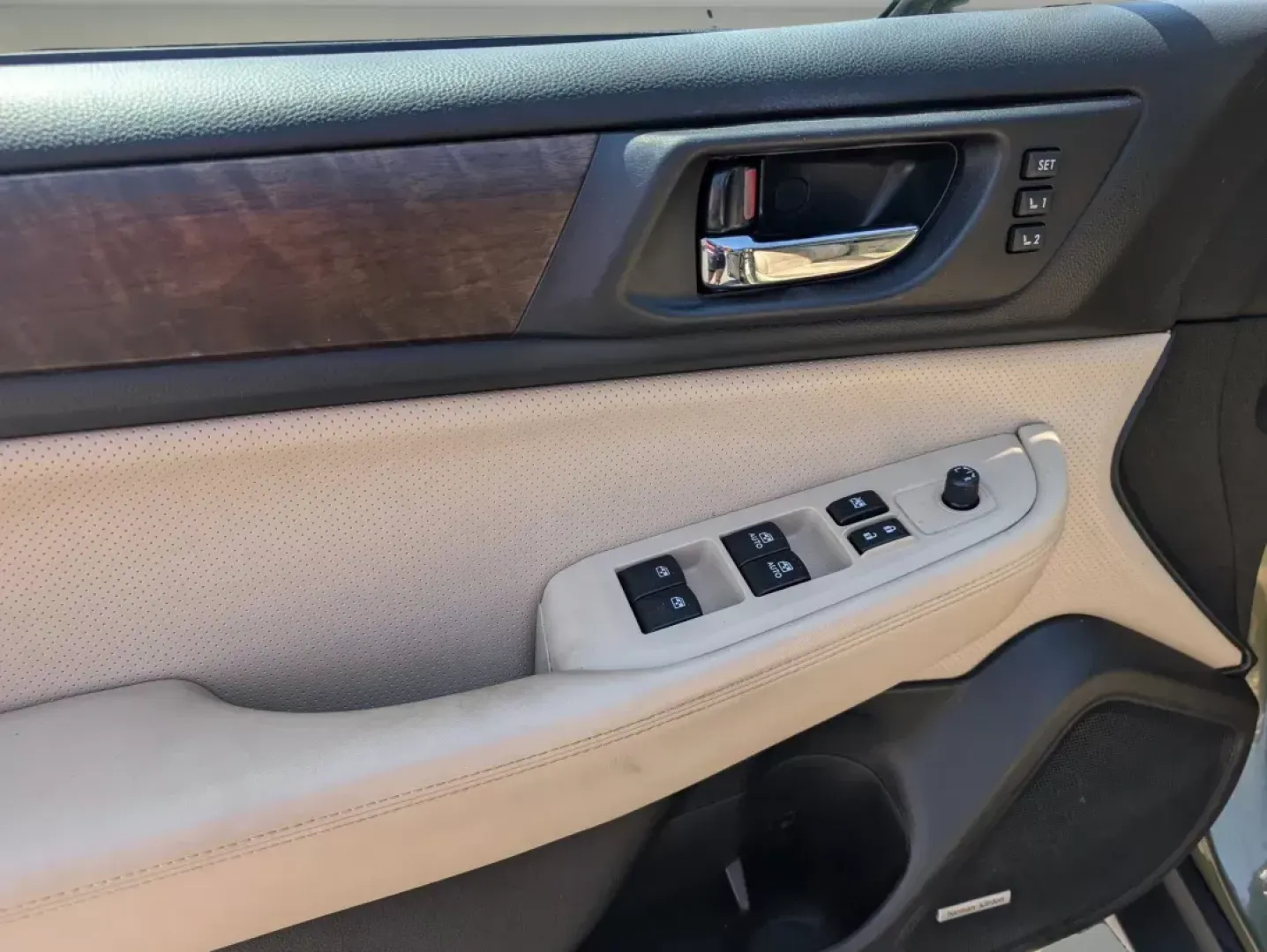 2016 /Warm Ivory Subaru Outback 2.5i Limited (4S4BSBNC2G3) with an Regular Unleaded H-4 2.5 L/152 engine, 6-Speed CVT w/OD transmission, located at 1430 Gateway Drive, Opelika, AL, 36801, (334) 239-0944, 32.637871, -85.409790 - 2016 Subaru Outback 2.5i Limited - Photo#9
