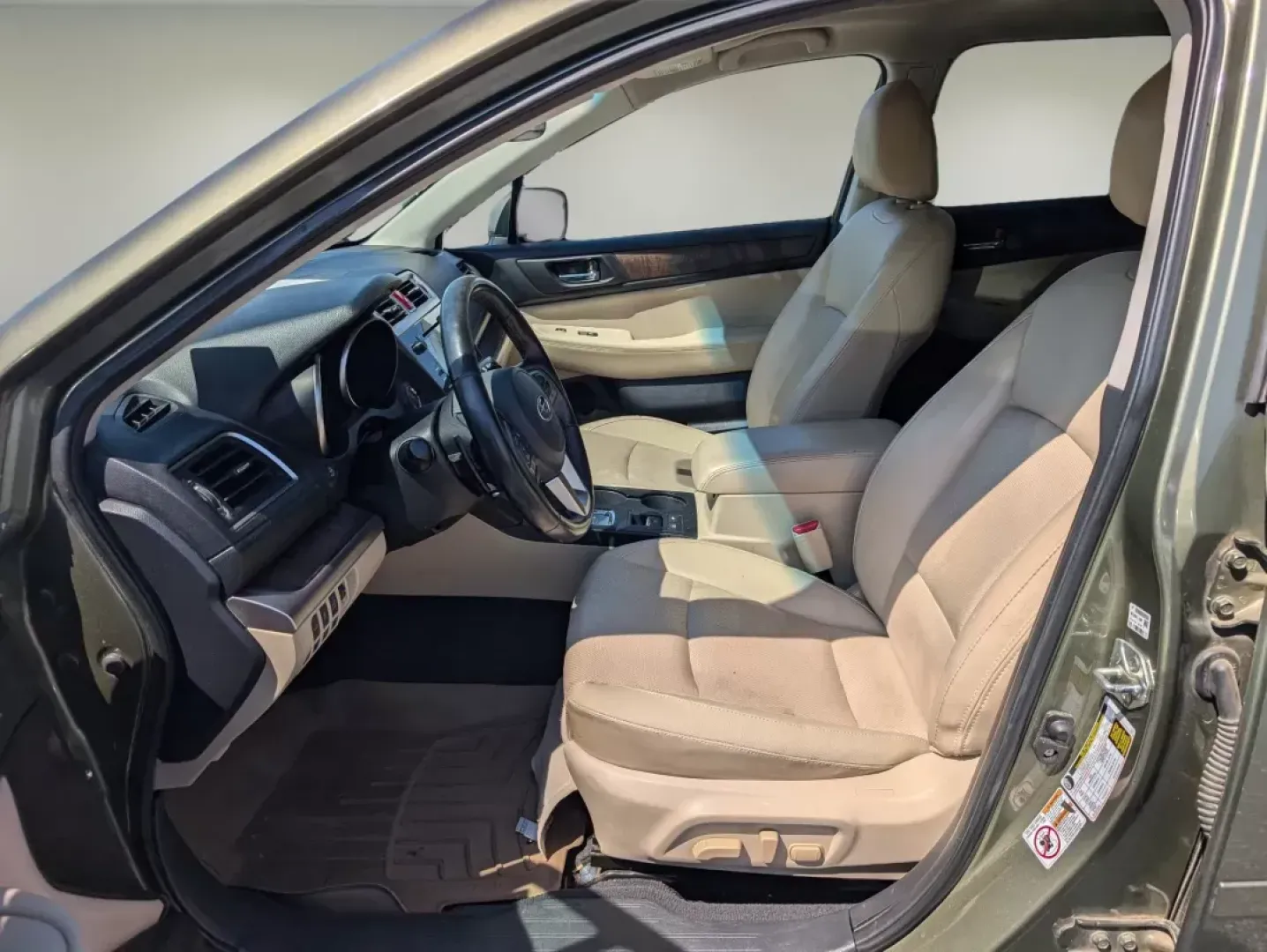 2016 /Warm Ivory Subaru Outback 2.5i Limited (4S4BSBNC2G3) with an Regular Unleaded H-4 2.5 L/152 engine, 6-Speed CVT w/OD transmission, located at 1430 Gateway Drive, Opelika, AL, 36801, (334) 239-0944, 32.637871, -85.409790 - 2016 Subaru Outback 2.5i Limited - Photo#10