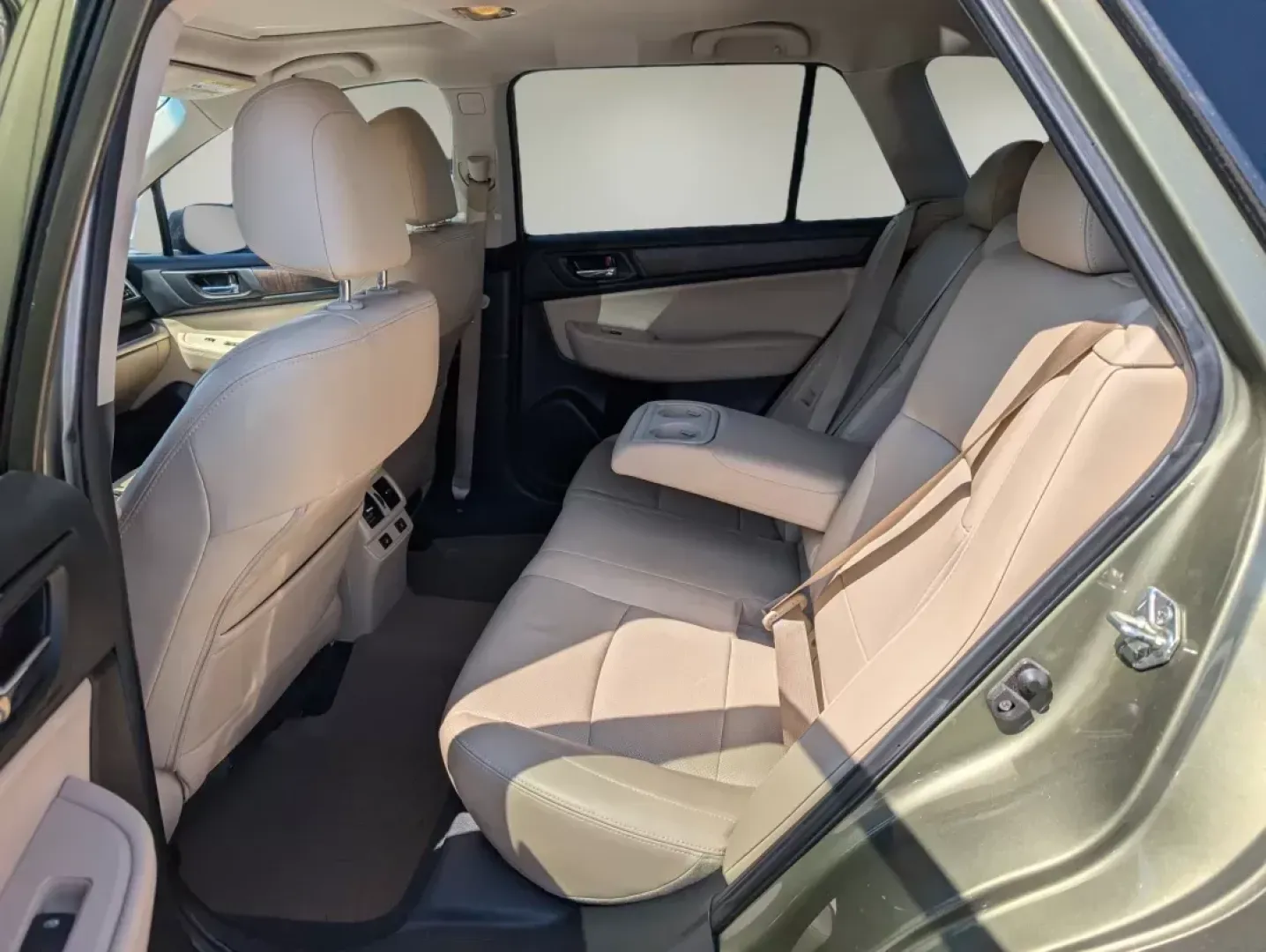 2016 /Warm Ivory Subaru Outback 2.5i Limited (4S4BSBNC2G3) with an Regular Unleaded H-4 2.5 L/152 engine, 6-Speed CVT w/OD transmission, located at 1430 Gateway Drive, Opelika, AL, 36801, (334) 239-0944, 32.637871, -85.409790 - 2016 Subaru Outback 2.5i Limited - Photo#11