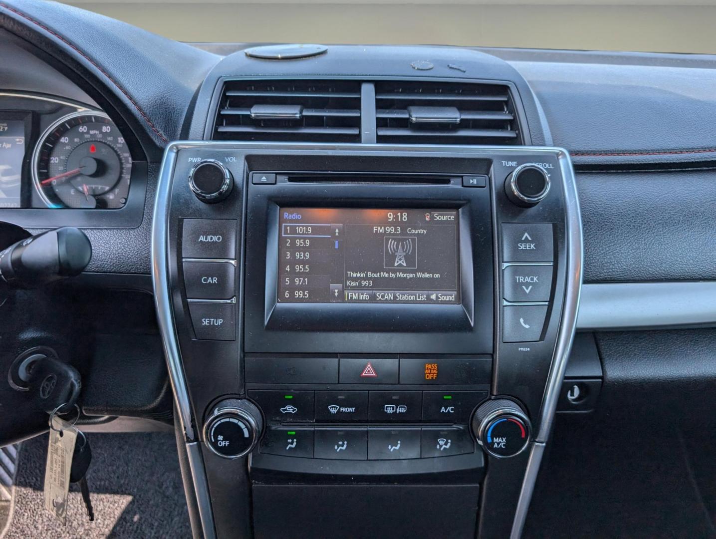 2016 Toyota Camry SE (4T1BF1FK9GU) with an Regular Unleaded I-4 2.5 L/152 engine, 6-Speed Automatic w/OD transmission, located at 7000 Northlake Connector, Columbus, GA, 31904, (706) 987-8085, 32.524975, -84.978134 - 2016 Toyota Camry SE - Photo#13