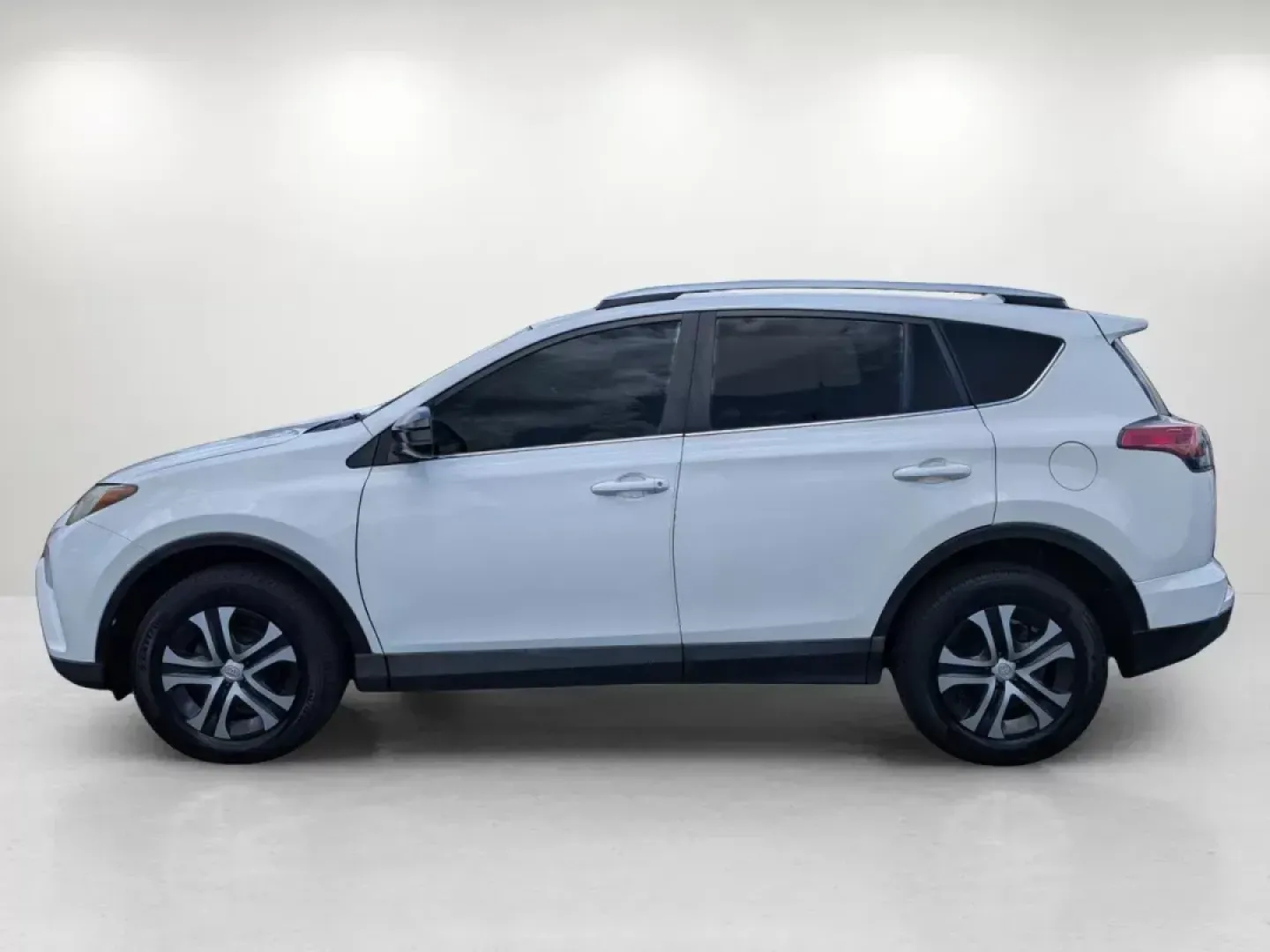 2016 Toyota RAV4 LE (2T3BFREV0GW) with an Other engine, located at 5115 14th Ave., Columbus, GA, 31904, (706) 323-0345, 32.511494, -84.971046 - **Explore New Adventures with the 2016 Toyota RAV4 LE Perfect for Your Active Lifestyle!**<br /> <br /> Are you ready to elevate your daily commute or weekend getaway? The 2016 Toyota RAV4 LE is here to accompany you on all your journeys, whether you're navigating the bustling streets of Columbus, - Photo#7