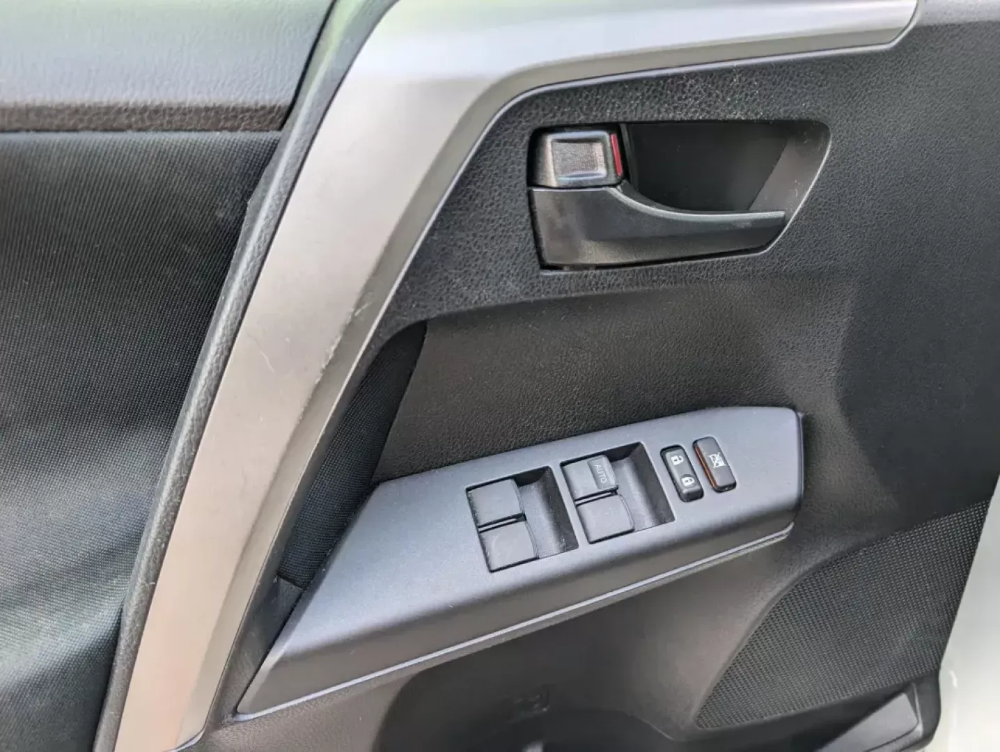 2016 Toyota RAV4 LE (2T3BFREV0GW) with an Other engine, located at 5115 14th Ave., Columbus, GA, 31904, (706) 323-0345, 32.511494, -84.971046 - **Explore New Adventures with the 2016 Toyota RAV4 LE Perfect for Your Active Lifestyle!**<br /> <br /> Are you ready to elevate your daily commute or weekend getaway? The 2016 Toyota RAV4 LE is here to accompany you on all your journeys, whether you're navigating the bustling streets of Columbus, - Photo#8