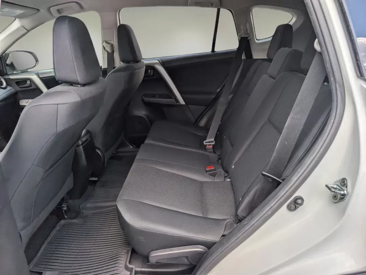 2016 Toyota RAV4 LE (2T3BFREV0GW) with an Other engine, located at 5115 14th Ave., Columbus, GA, 31904, (706) 323-0345, 32.511494, -84.971046 - **Explore New Adventures with the 2016 Toyota RAV4 LE Perfect for Your Active Lifestyle!**<br /> <br /> Are you ready to elevate your daily commute or weekend getaway? The 2016 Toyota RAV4 LE is here to accompany you on all your journeys, whether you're navigating the bustling streets of Columbus, - Photo#10