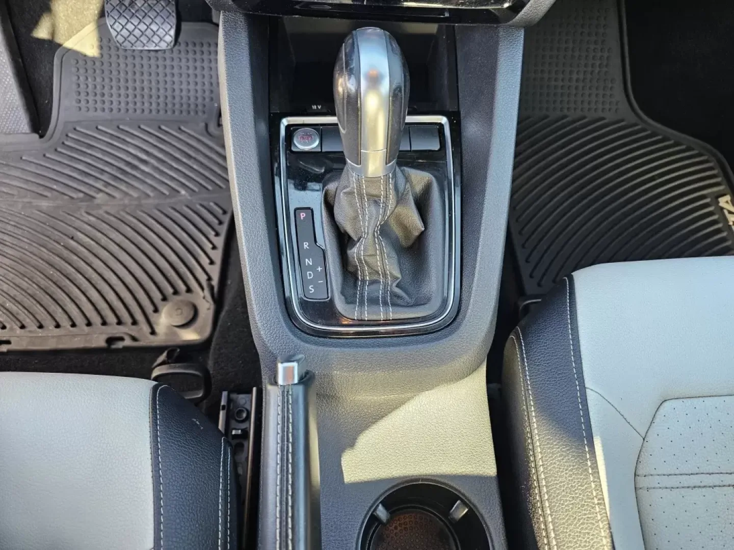 2016 Volkswagen Jetta 1.8T Sport (3VWD17AJ2GM) with an Other engine, located at 804 22nd Ave, Phenix City, AL, 36870, (334) 297-1860, 32.484749, -85.024475 - **Experience the Road Ahead with This 2016 Volkswagen Jetta 1.8T Sport at Gils Auto Phenix City**<br /> <br /> Are you seeking a reliable and stylish sedan that fits seamlessly into your lifestyle? Whether you're commuting to work, running errands around Phenix City, or heading out on weekend adven - Photo#12