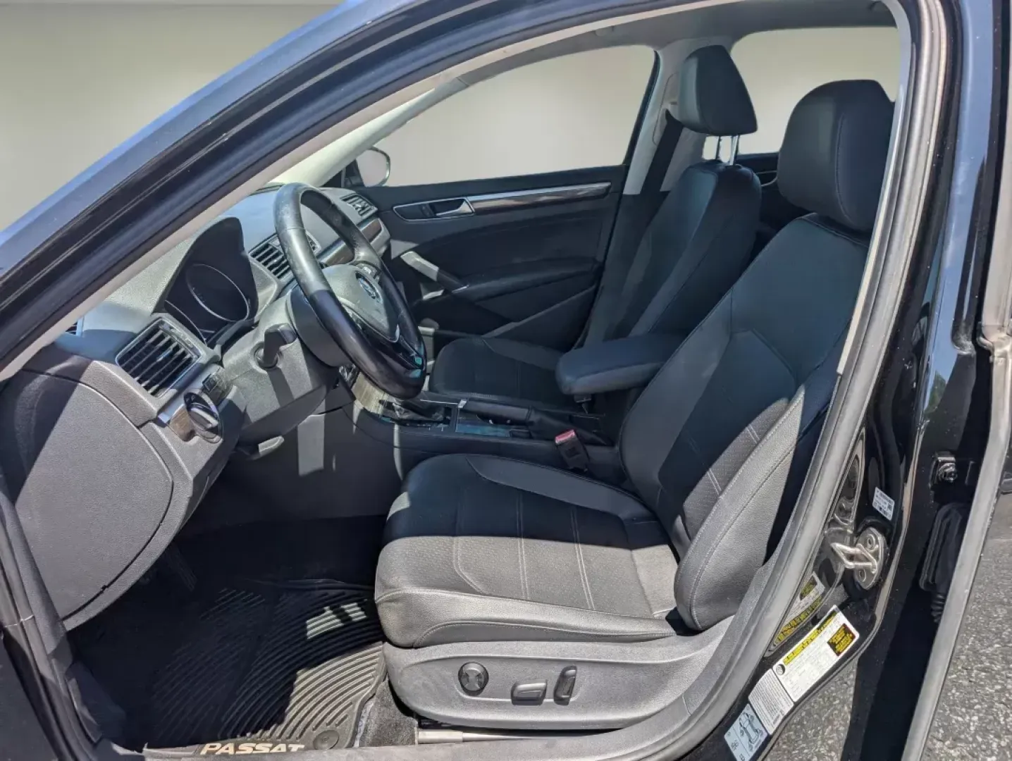2016 Volkswagen Passat (1VWBT7A37GC) with an Intercooled Turbo Regular Unleaded I-4 1.8 L/110 engine, 6-Speed Automatic w/OD transmission, located at 5115 14th Ave., Columbus, GA, 31904, (706) 323-0345, 32.511494, -84.971046 - 2016 Volkswagen Passat - Photo#9