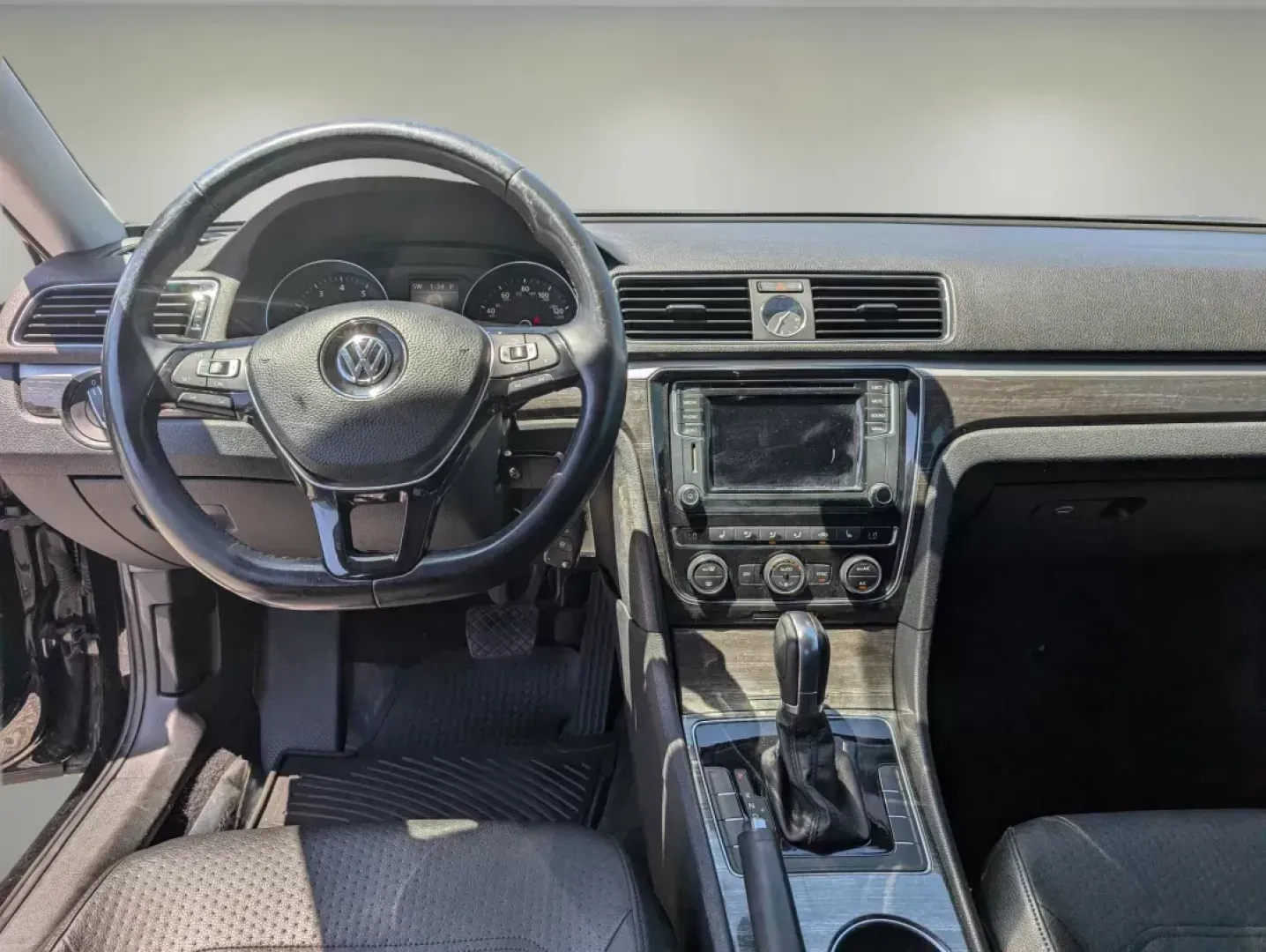 2016 Volkswagen Passat (1VWBT7A37GC) with an Intercooled Turbo Regular Unleaded I-4 1.8 L/110 engine, 6-Speed Automatic w/OD transmission, located at 5115 14th Ave., Columbus, GA, 31904, (706) 323-0345, 32.511494, -84.971046 - 2016 Volkswagen Passat - Photo#11
