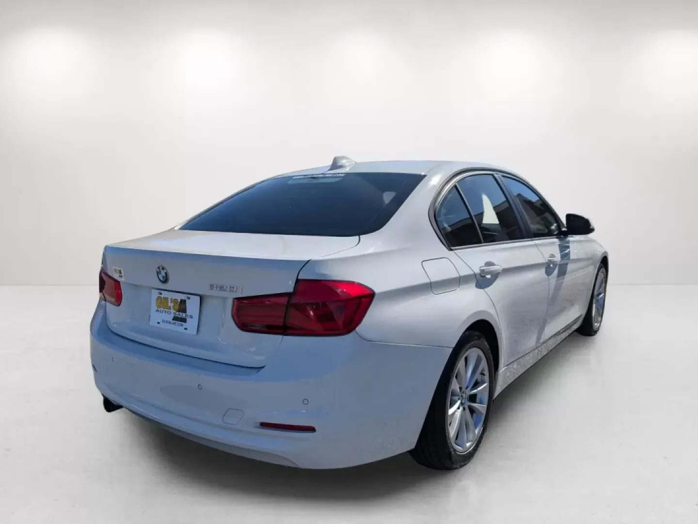 2017 BMW 3 Series 320i (WBA8E1G38HN) with an Other engine, located at 3959 U.S. 80 W, Phenix City, AL, 36870, (334) 297-4885, 32.469296, -85.135185 - **Elevate Your Daily Drive with the 2017 BMW 3 Series at Gils Auto in Phenix City, AL!**<br /> <br /> Are you ready to transform your daily commute into an exhilarating experience? The 2017 BMW 3 Series 320i is not just a vehicle; it's a lifestyle upgrade that effortlessly blends luxury and performa - Photo#4
