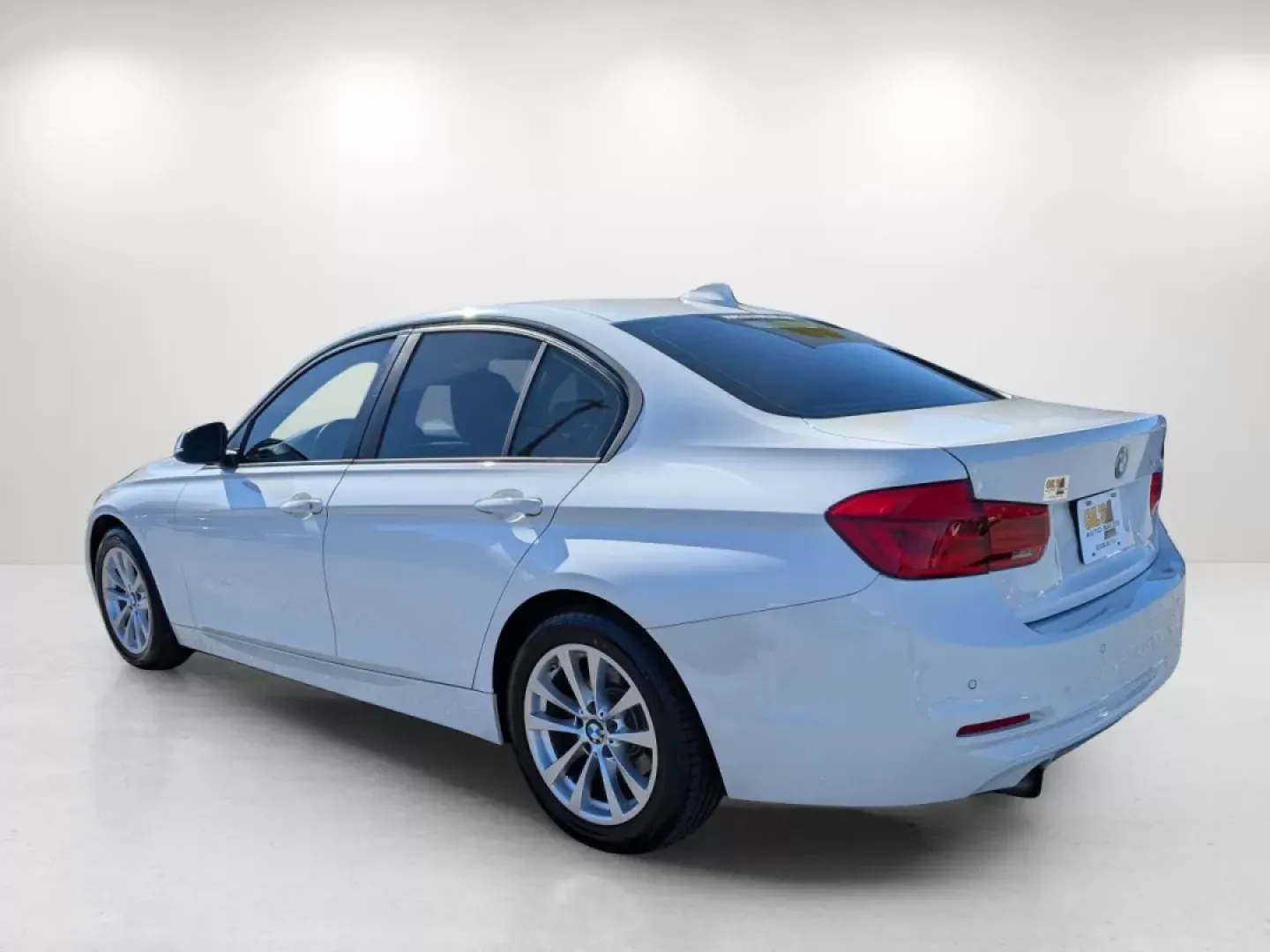 2017 BMW 3 Series 320i (WBA8E1G38HN) with an Other engine, located at 3959 U.S. 80 W, Phenix City, AL, 36870, (334) 297-4885, 32.469296, -85.135185 - **Elevate Your Daily Drive with the 2017 BMW 3 Series at Gils Auto in Phenix City, AL!**<br /> <br /> Are you ready to transform your daily commute into an exhilarating experience? The 2017 BMW 3 Series 320i is not just a vehicle; it's a lifestyle upgrade that effortlessly blends luxury and performa - Photo#6