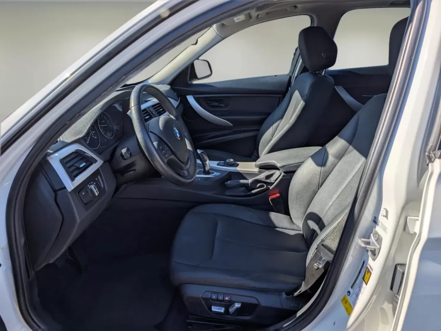 2017 BMW 3 Series 320i (WBA8E1G38HN) with an Other engine, located at 3959 U.S. 80 W, Phenix City, AL, 36870, (334) 297-4885, 32.469296, -85.135185 - **Elevate Your Daily Drive with the 2017 BMW 3 Series at Gils Auto in Phenix City, AL!**<br /> <br /> Are you ready to transform your daily commute into an exhilarating experience? The 2017 BMW 3 Series 320i is not just a vehicle; it's a lifestyle upgrade that effortlessly blends luxury and performa - Photo#9