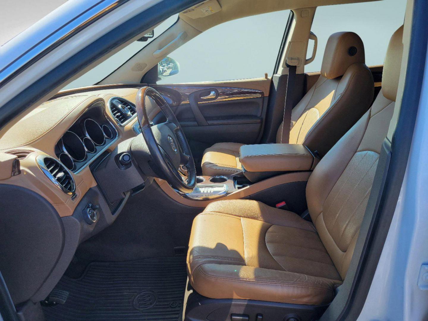 2017 White Frost Tricoat /Choccachino Buick Enclave Leather (5GAKRBKD2HJ) with an Gas V6 3.6L/217 engine, 6-Speed Automatic transmission, located at 5115 14th Ave., Columbus, GA, 31904, (706) 323-0345, 32.511494, -84.971046 - 2017 Buick Enclave Leather - Photo#9