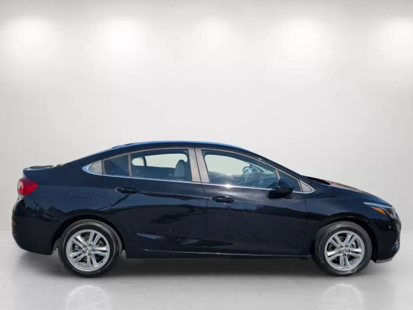 2017 /Jet Black Chevrolet Cruze LT (1G1BE5SM1H7) with an Other engine, located at 804 22nd Ave, Phenix City, AL, 36870, (334) 297-1860, 32.484749, -85.024475 - **Elevate Your Commute with the 2017 Chevrolet Cruze LT at Gils Auto, Phenix City!**<br /> <br /> Imagine transforming your daily commute into a comfortable and stylish journey. Whether you're navigating through the bustling streets of Phenix City or heading out for a weekend adventure, the 2017 Che - Photo#3