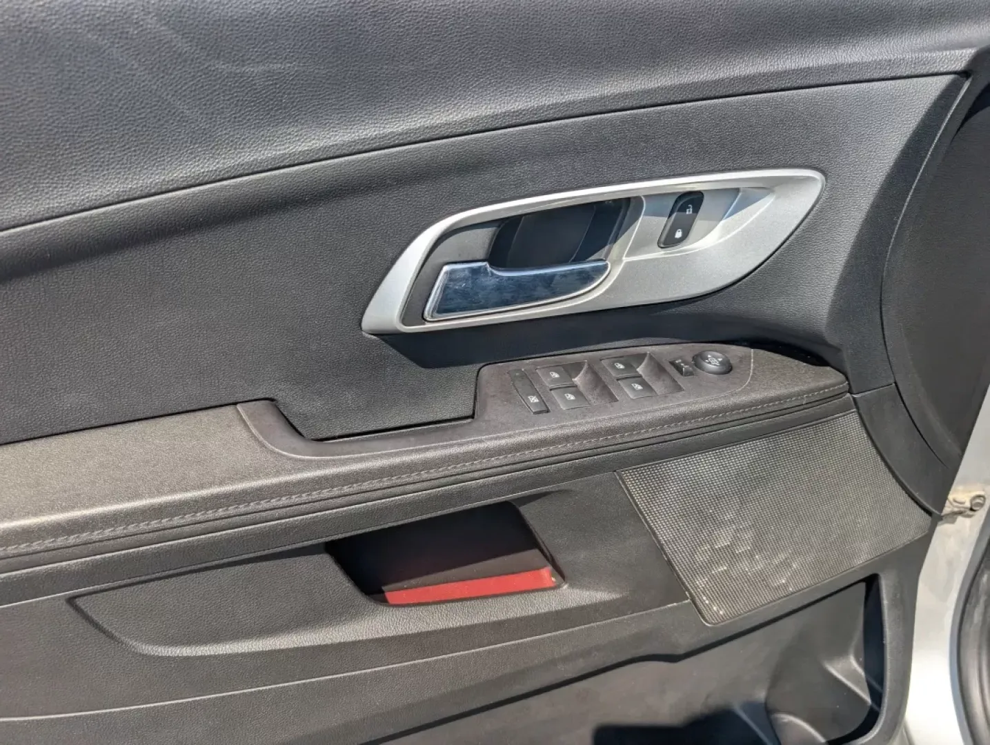 2017 /Jet Black Chevrolet Equinox LT (2GNALCEK7H1) with an Other engine, located at 3959 U.S. 80 W, Phenix City, AL, 36870, (334) 297-4885, 32.469296, -85.135185 - Are you ready to elevate your driving experience while accommodating your lifestyle? Look no further than this stunning 2017 Chevrolet Equinox LT, available at Gils Auto in Phenix City, AL. Whether you're embarking on a family road trip, commuting to work, or exploring the local attractions, this ve - Photo#8