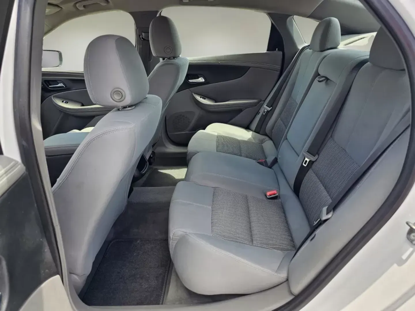 2017 /Jet Black/Dark Titanium Chevrolet Impala LS (2G11Z5SA5H9) with an Gas I4 2.5L/150 engine, 6-Speed Automatic transmission, located at 521 Old Farm Lane Rd, Prattville, AL, 36066, (334) 325-1505, 32.482460, -86.416367 - 2017 Chevrolet Impala LS - Photo#15