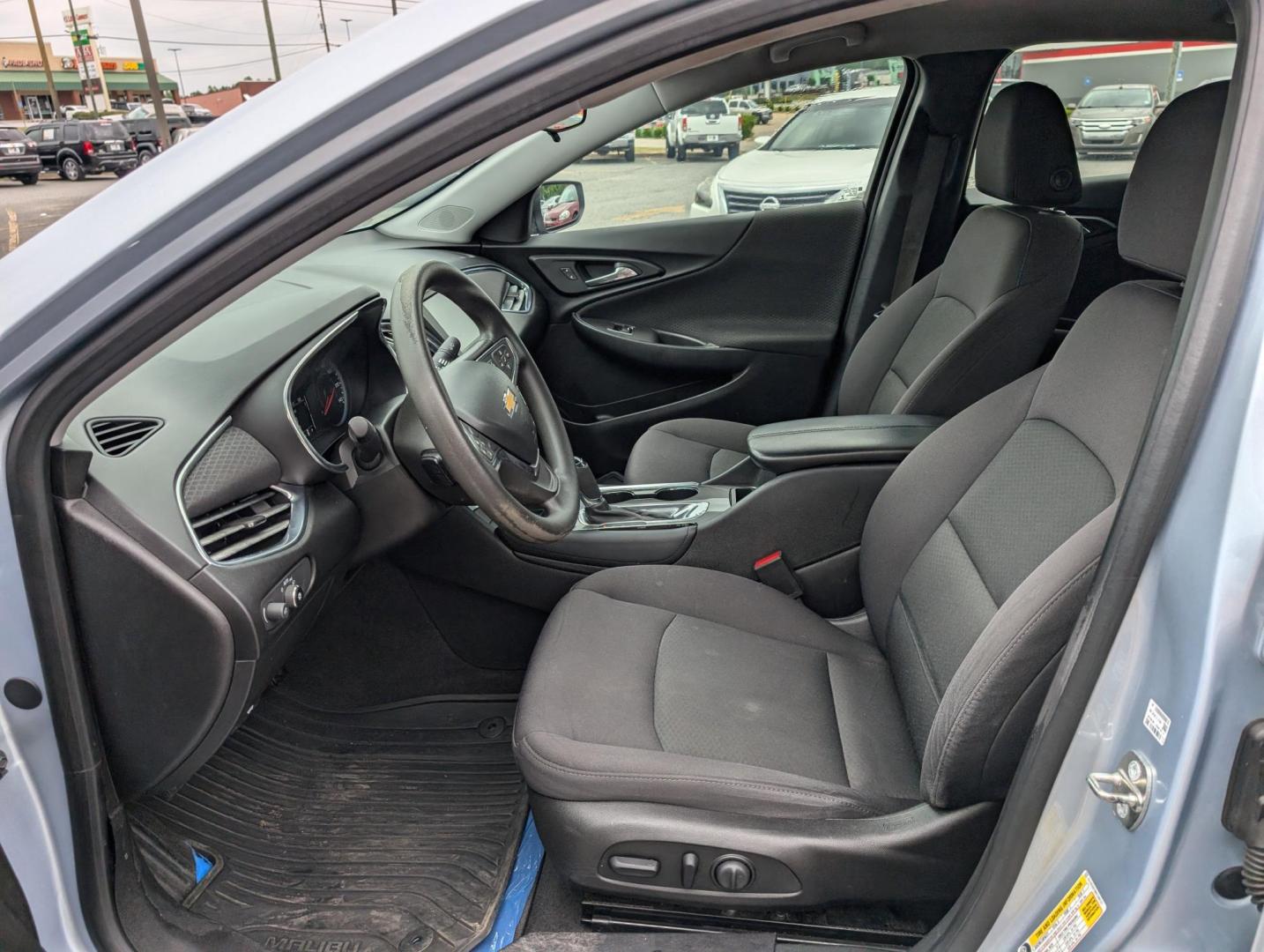 2017 /Jet Black Chevrolet Malibu LT (1G1ZE5ST9HF) with an Turbocharged Gas I4 1.5L/91 engine, 6-Speed Automatic transmission, located at 3959 U.S. 80 W, Phenix City, AL, 36870, (334) 297-4885, 32.469296, -85.135185 - 2017 Chevrolet Malibu LT - Photo#8
