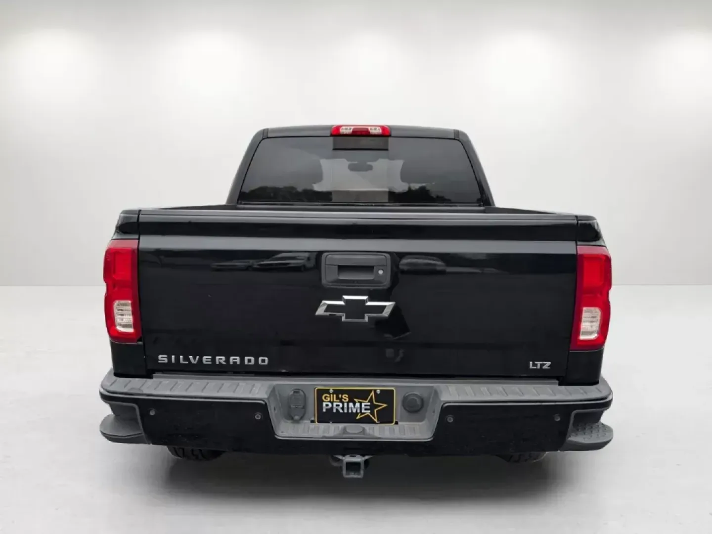 2017 /Jet Black Chevrolet Silverado 1500 LTZ (3GCUKSEC3HG) with an Gas V8 5.3L/325 engine, 8-Speed Automatic transmission, located at 7000 Northlake Connector, Columbus, GA, 31904, (706) 987-8085, 32.524975, -84.978134 - Experience the thrill of adventure and the practicality of daily life with this stunning 2017 Chevrolet Silverado 1500 LTZ Crew Cab Pickup, now available at Gils Auto - Columbus #2. Whether you're hauling gear for a weekend camping trip, navigating daily commutes, or tackling tough jobs around Colum - Photo#5