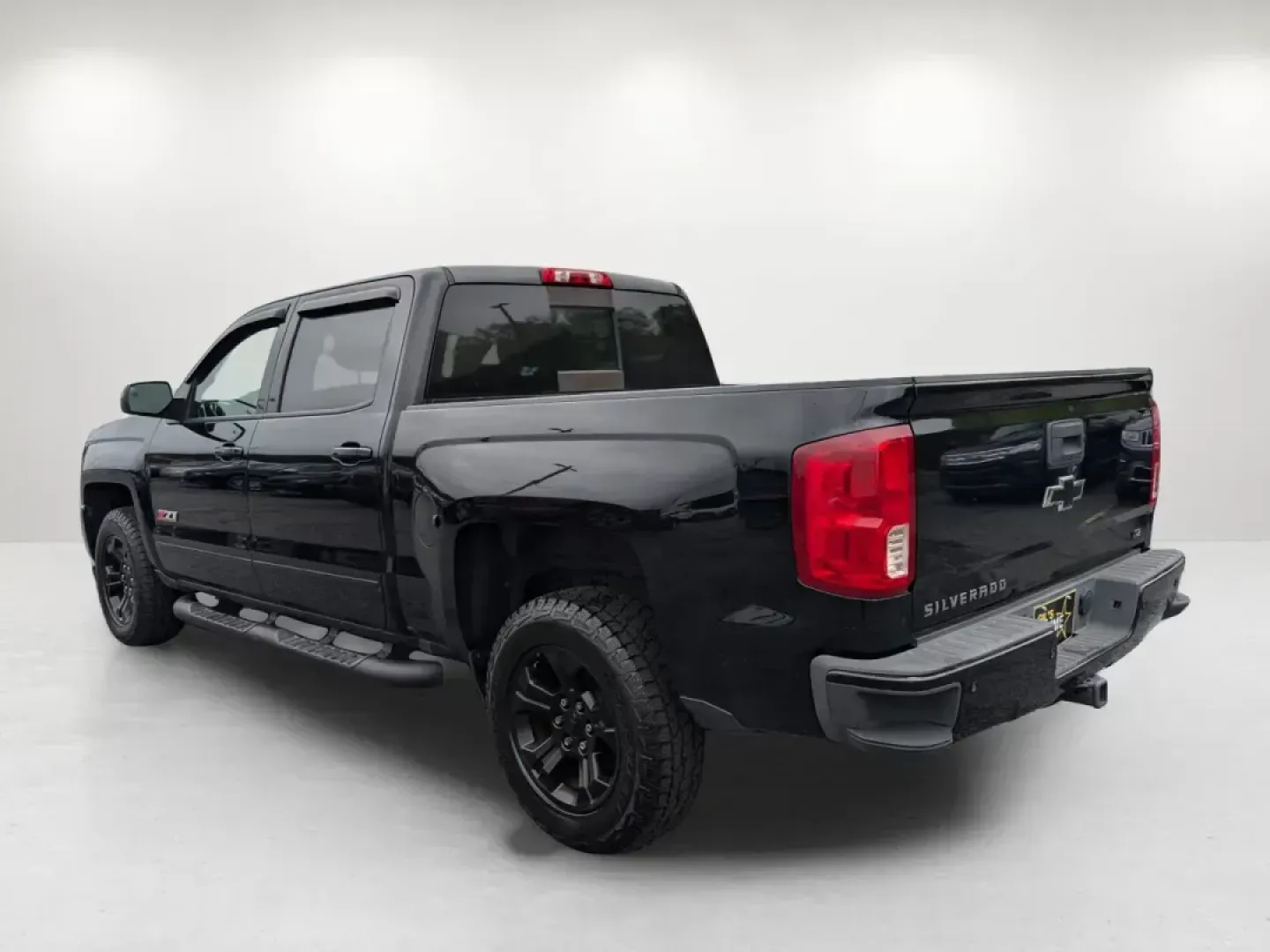 2017 /Jet Black Chevrolet Silverado 1500 LTZ (3GCUKSEC3HG) with an Gas V8 5.3L/325 engine, 8-Speed Automatic transmission, located at 7000 Northlake Connector, Columbus, GA, 31904, (706) 987-8085, 32.524975, -84.978134 - Experience the thrill of adventure and the practicality of daily life with this stunning 2017 Chevrolet Silverado 1500 LTZ Crew Cab Pickup, now available at Gils Auto - Columbus #2. Whether you're hauling gear for a weekend camping trip, navigating daily commutes, or tackling tough jobs around Colum - Photo#6