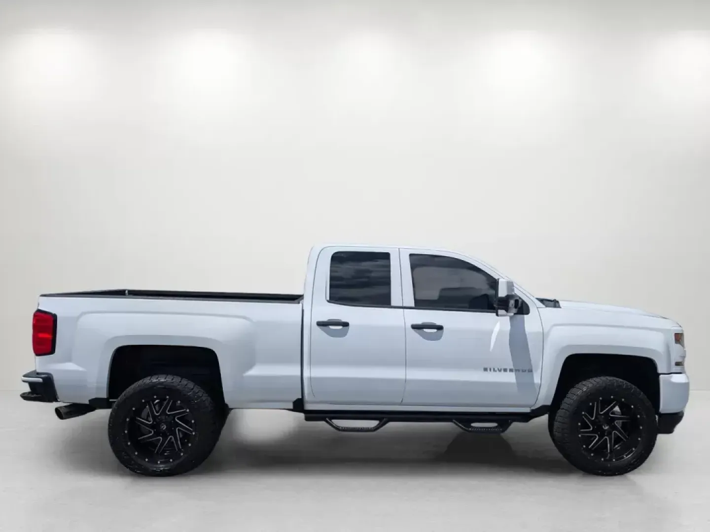 2017 /Dark Ash with Jet Black Interior Accents Chevrolet Silverado 1500 Custom (1GCRCPEC0HZ) with an Gas V8 5.3L/325 engine, 6-Speed Automatic transmission, located at 3959 U.S. 80 W, Phenix City, AL, 36870, (334) 297-4885, 32.469296, -85.135185 - 2017 Chevrolet Silverado 1500 Custom - Photo#4