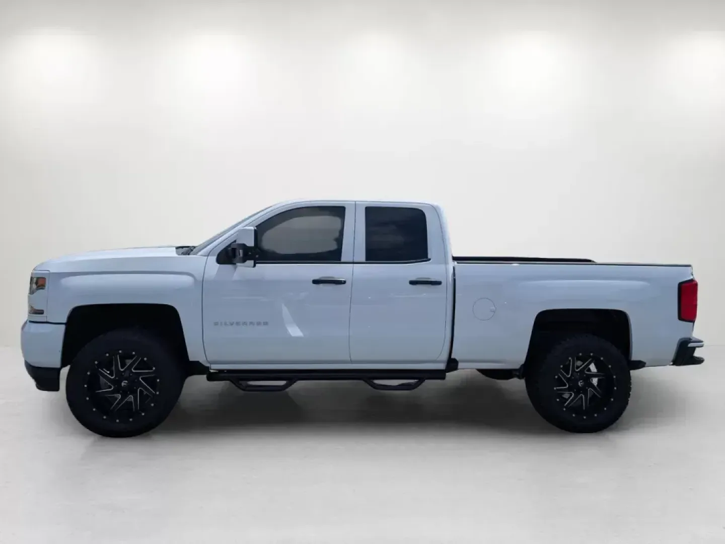 2017 /Dark Ash with Jet Black Interior Accents Chevrolet Silverado 1500 Custom (1GCRCPEC0HZ) with an Gas V8 5.3L/325 engine, 6-Speed Automatic transmission, located at 3959 U.S. 80 W, Phenix City, AL, 36870, (334) 297-4885, 32.469296, -85.135185 - 2017 Chevrolet Silverado 1500 Custom - Photo#8