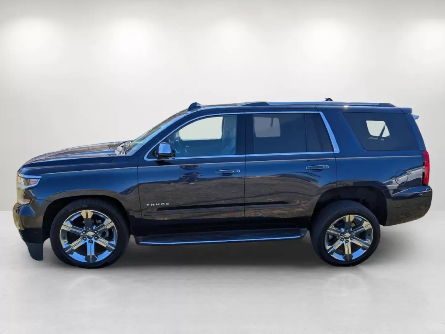 2017 /Cocoa/Dune Chevrolet Tahoe Premier (1GNSCCKC7HR) with an Other engine, located at 804 22nd Ave, Phenix City, AL, 36870, (334) 297-1860, 32.484749, -85.024475 - Are you in the market for a versatile and spacious SUV that can keep up with your active lifestyle? Look no further than this stunning 2017 Chevrolet Tahoe Premier, available now at Gils Auto in Phenix City, AL. Perfect for growing families, adventurers, or anyone who needs a reliable vehicle for lo - Photo#7